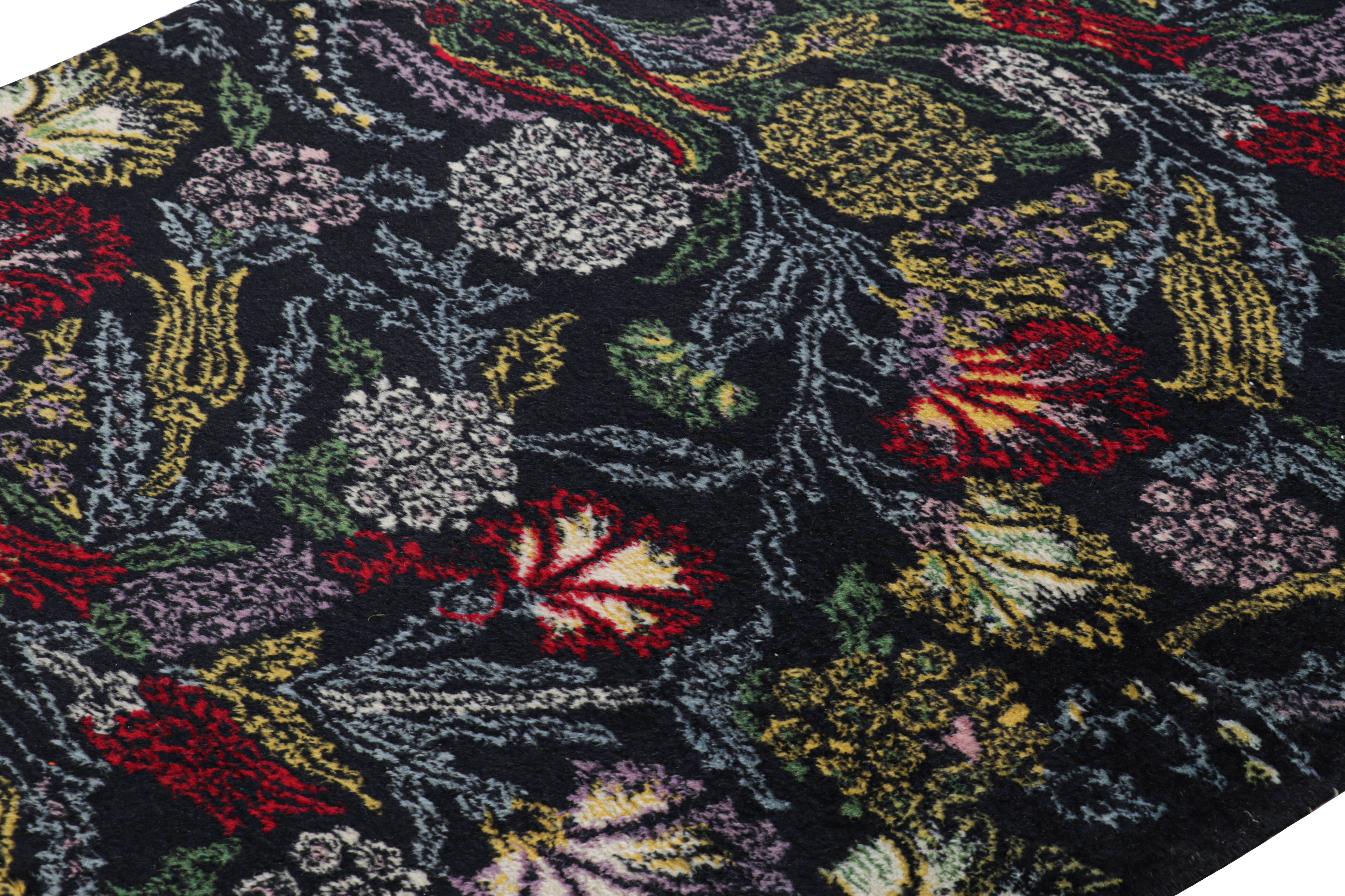 Hand-knotted in wool and originating circa 1960-1970, this 4x7 vintage rug is both rare and extremely collectible as one of Müren’s signature pieces and as a full-pile piece found in its original great condition today

On the Design: 

Admirers of