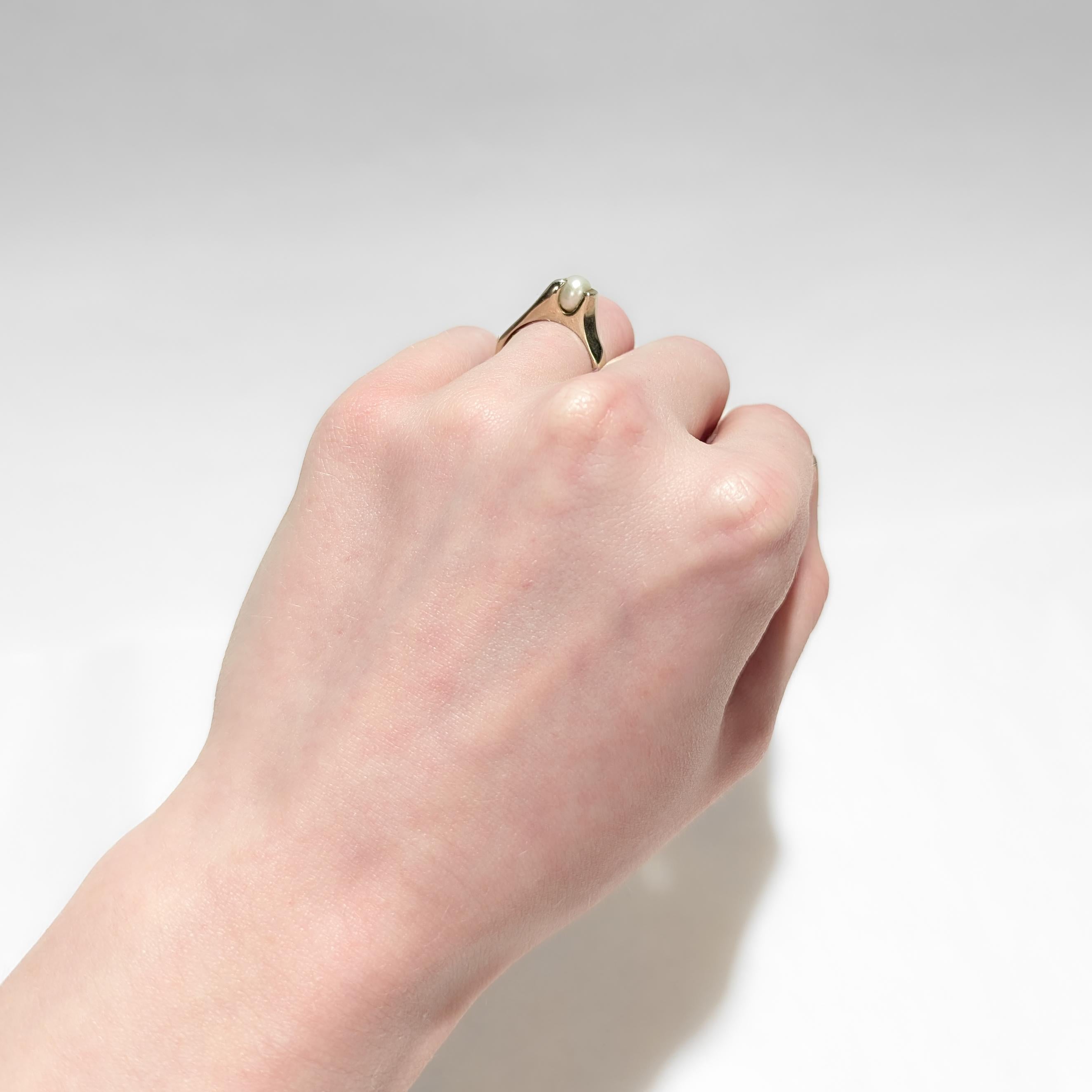 Anello da cocktail asimmetrico modernista in oro 14K e perle firmato Wesley Emmons in vendita 4