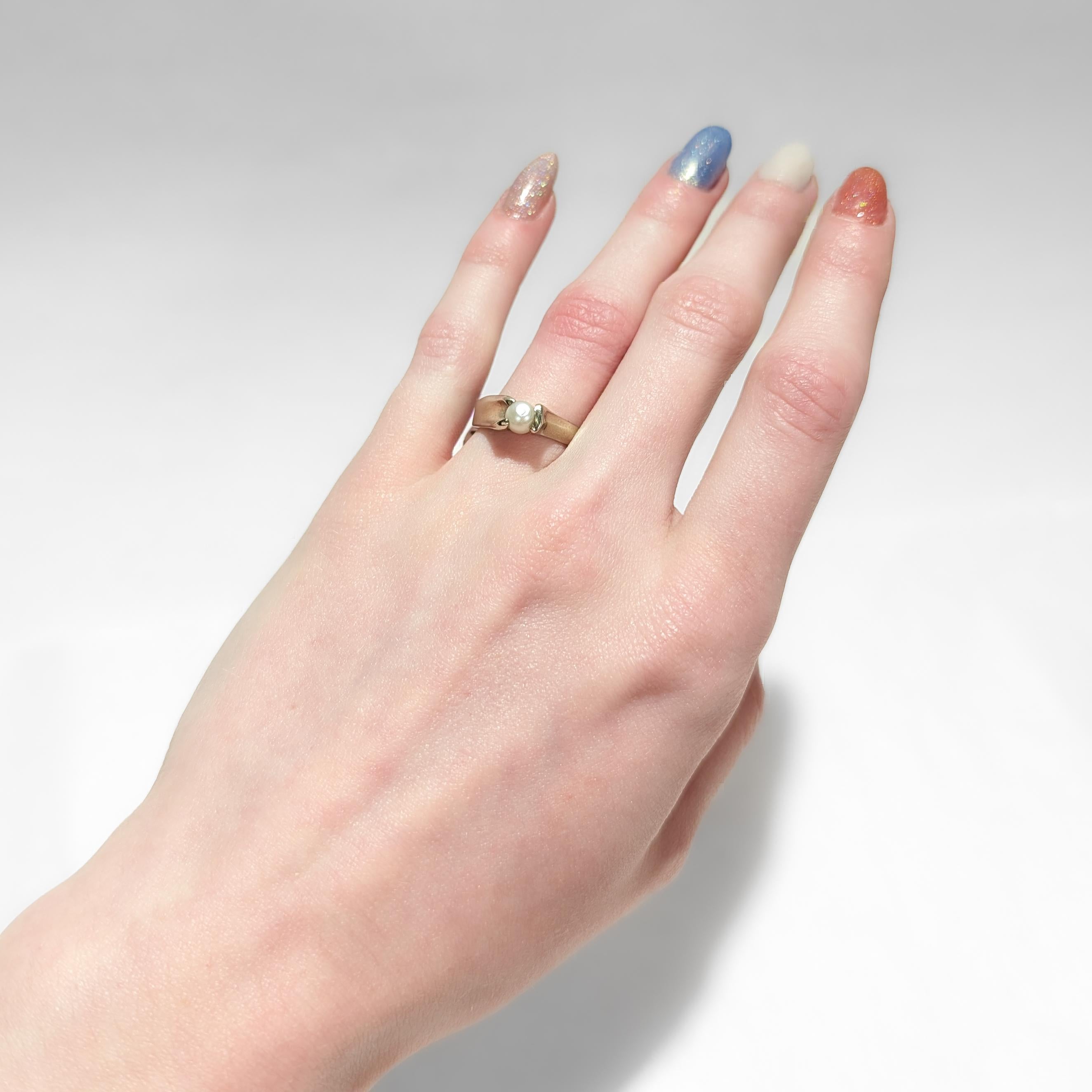 Anello da cocktail asimmetrico modernista in oro 14K e perle firmato Wesley Emmons in vendita 5