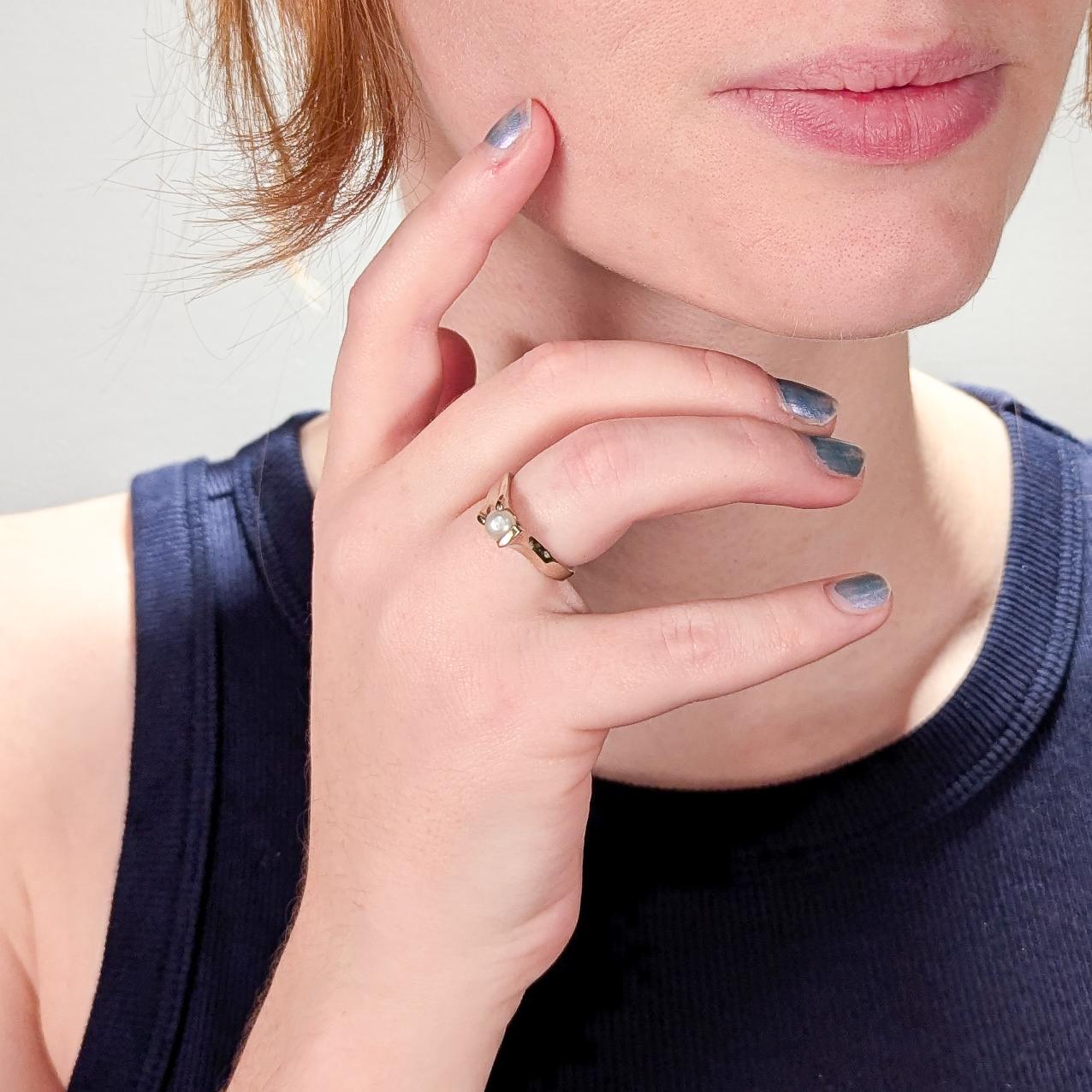 Anello da cocktail asimmetrico modernista in oro 14K e perle firmato Wesley Emmons in vendita 6