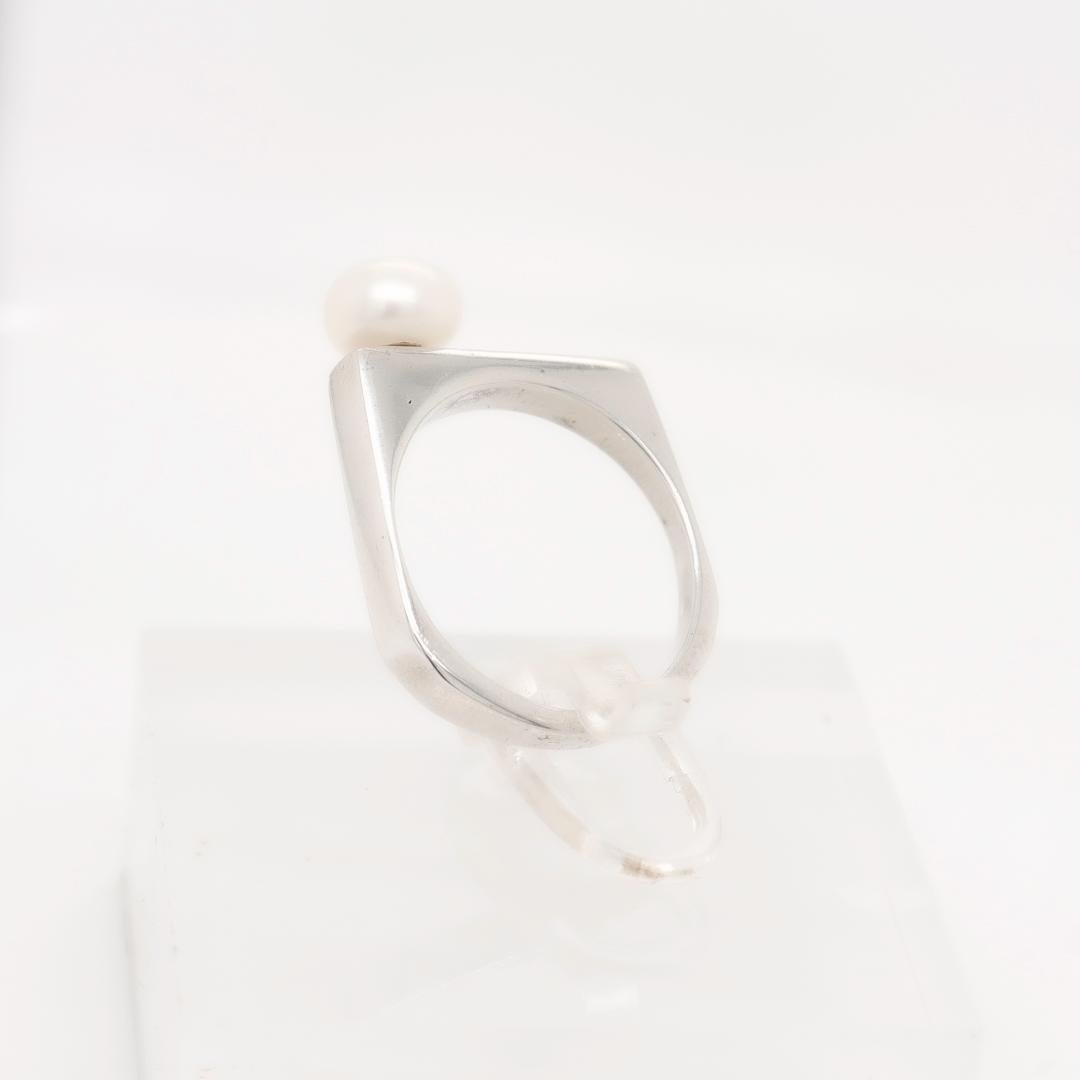 Signed Wesley Emmons Bar Top Modernist Sterling Silver & Button Pearl Ring  For Sale 3