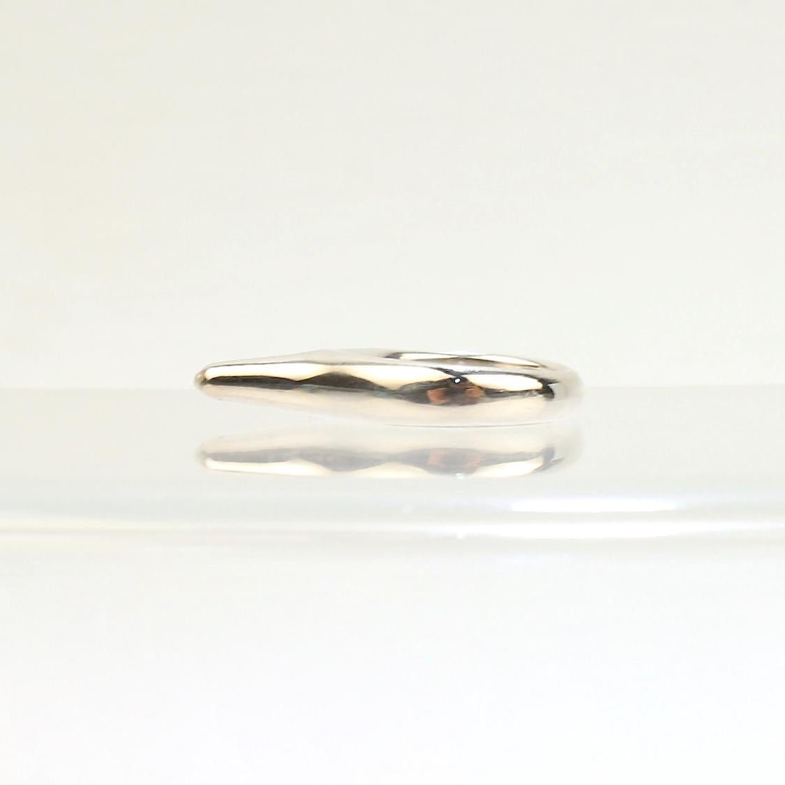 Signed Wesley Emmons High Profile Modernist Sterling Silver & Pearl Ring In Good Condition For Sale In Philadelphia, PA