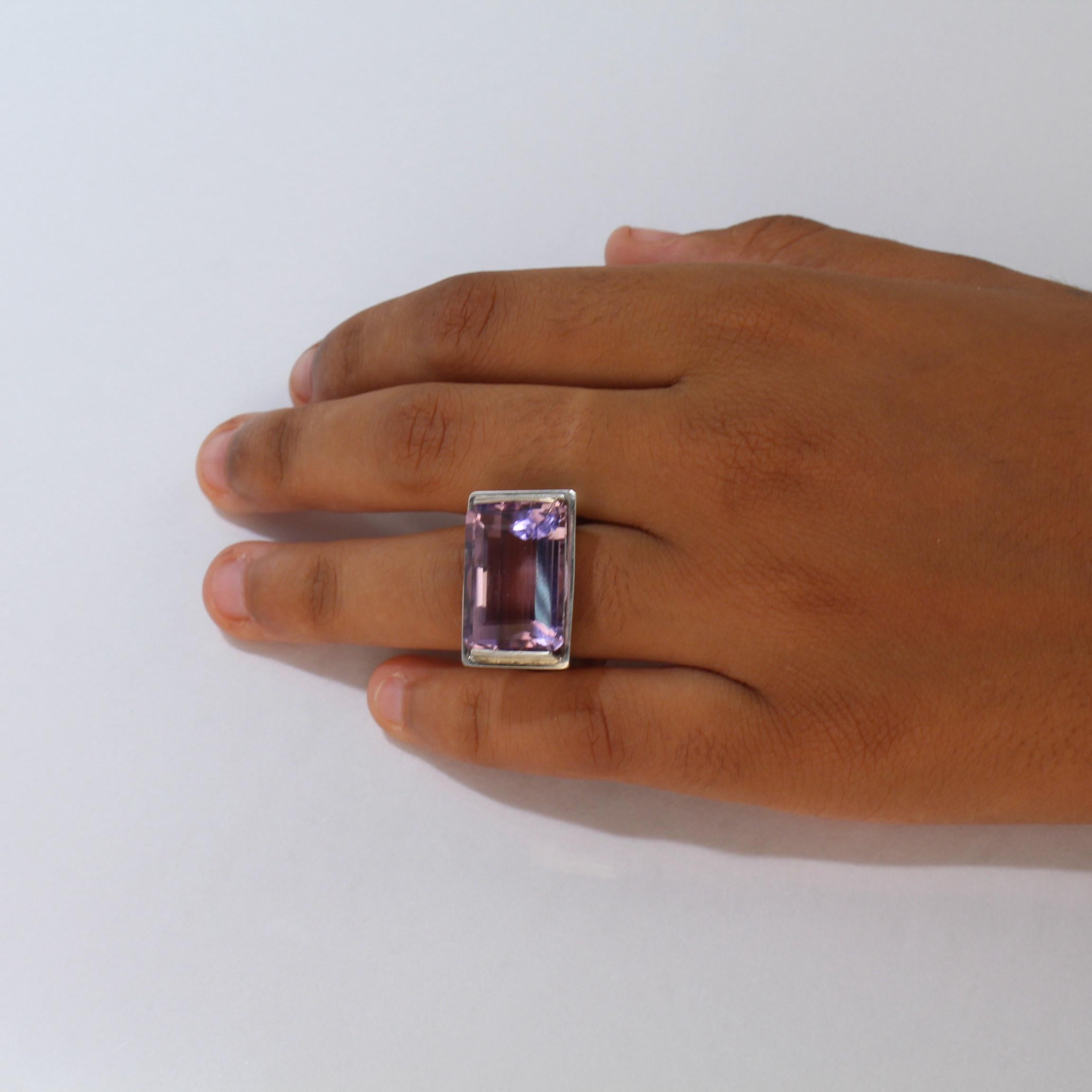 Signed Wesley Emmons Mid-Century Modern Sterling Silver and Amethyst Ring, 1970s For Sale 2