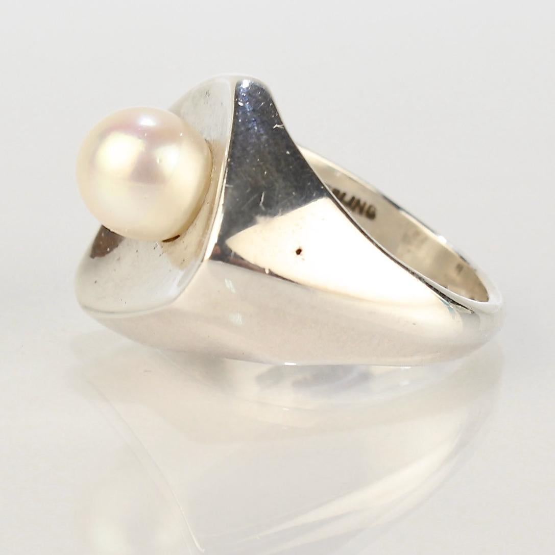 Signed Wesley Emmons Mid-Century Modern Sterling Silver and Pearl Ring, 1970s For Sale 2