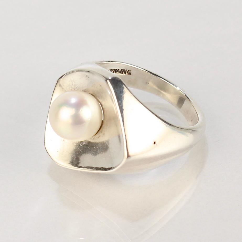 Signed Wesley Emmons Mid-Century Modern Sterling Silver and Pearl Ring, 1970s In Good Condition For Sale In Philadelphia, PA