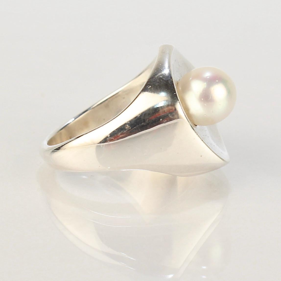 Women's Signed Wesley Emmons Mid-Century Modern Sterling Silver and Pearl Ring, 1970s For Sale