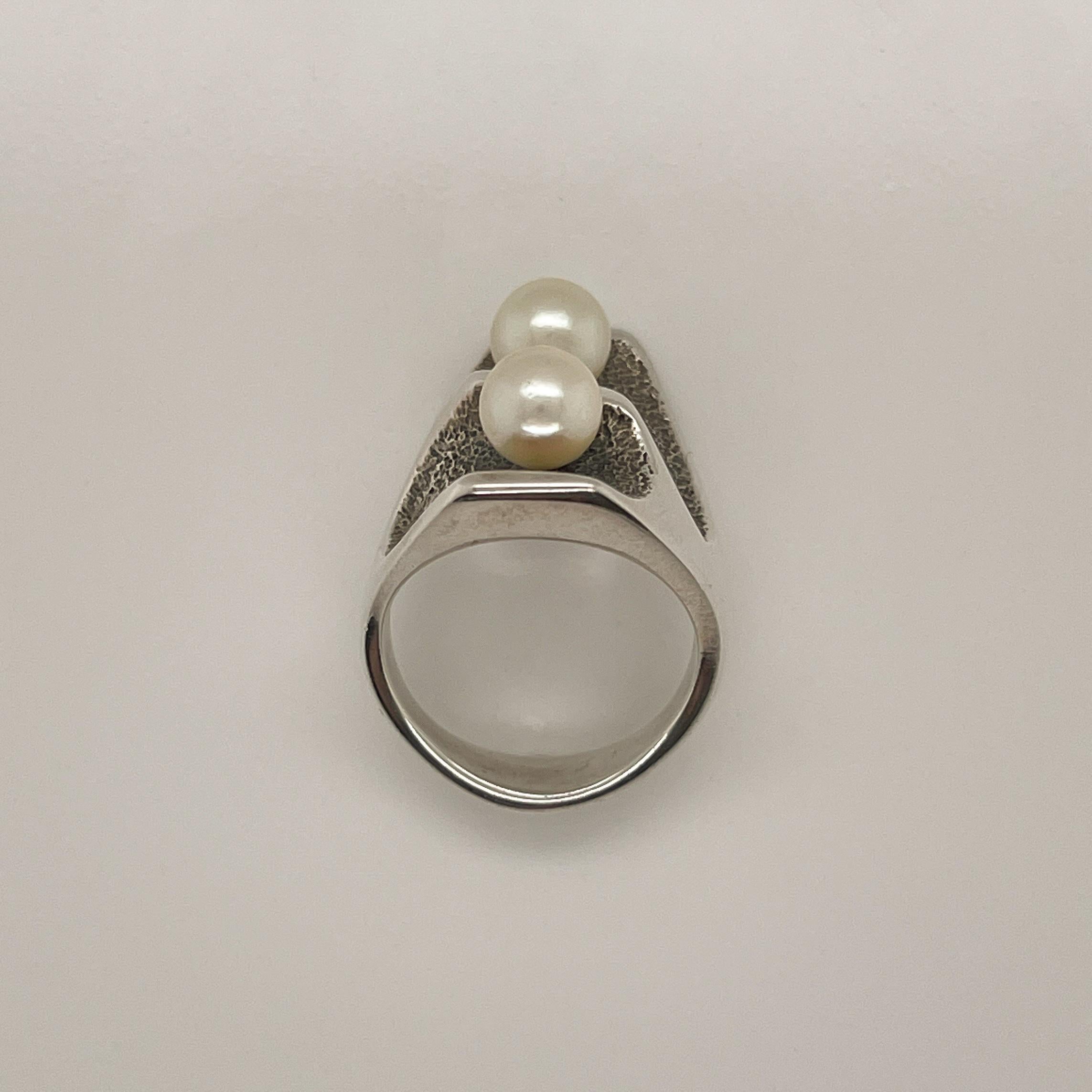 Signed Wesley Emmons Modernist Cultured Pearl and Sterling Silver Cocktail Ring For Sale 1