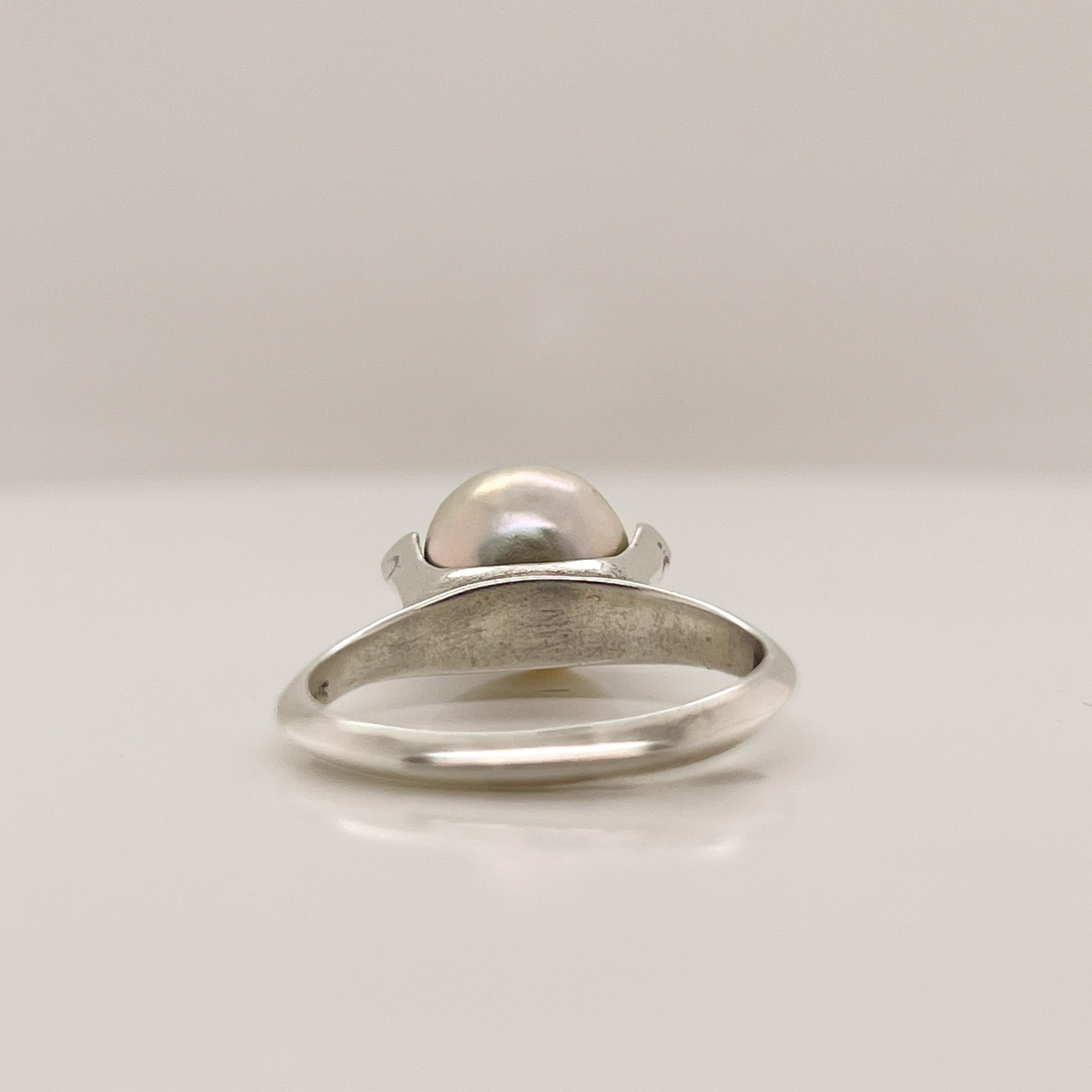 Signed Wesley Emmons Modernist Kinetic Sterling Silver and Baroque Pearl Ring In Good Condition For Sale In Philadelphia, PA