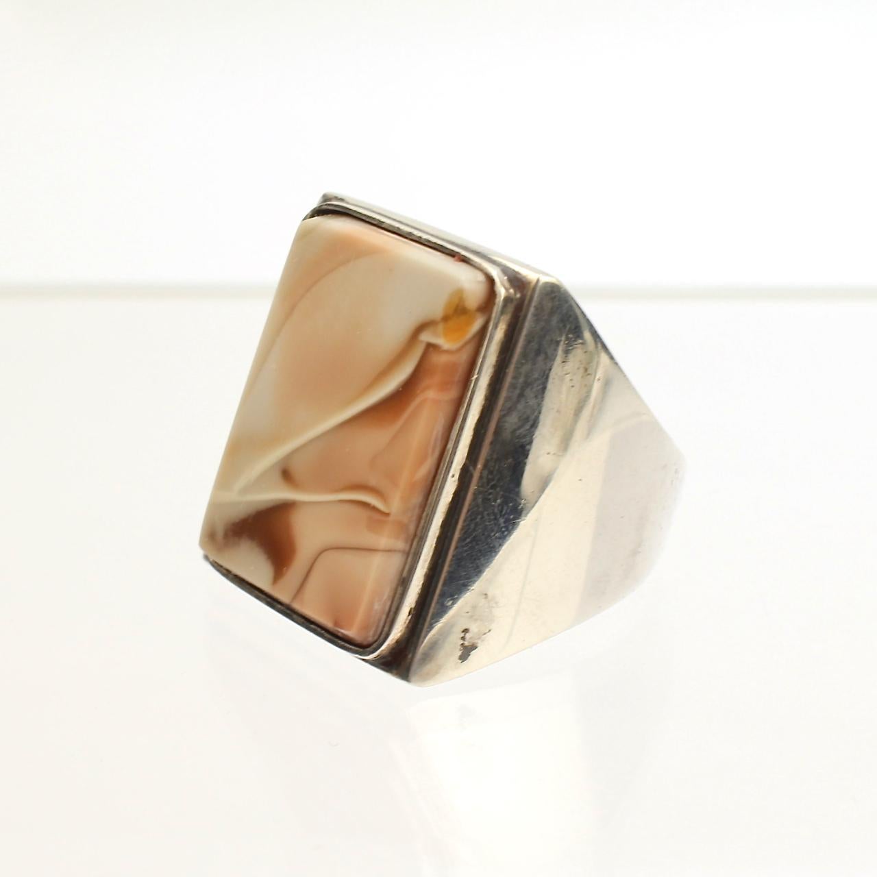 Signed Wesley Emmons Modernist Sterling Silver and Agate Signet Ring In Good Condition In Philadelphia, PA