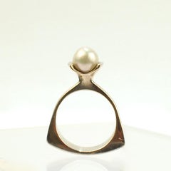 Anello firmato Wesley Emmons con gambo a dondolo, modernista, in argento sterling e perle