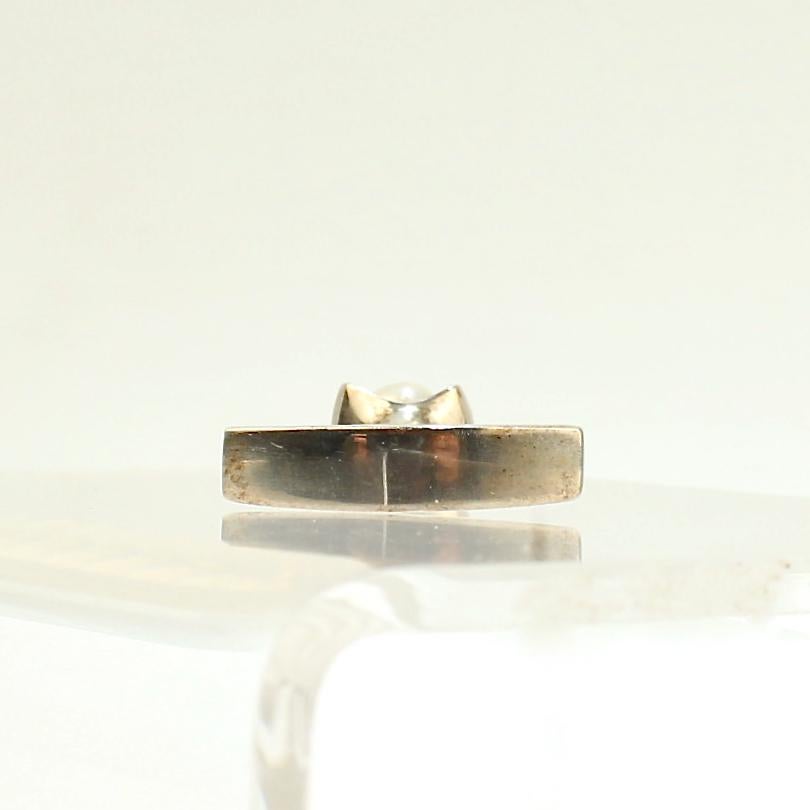 Signed Wesley Emmons Rocker Shank Modernist Sterling Silver and Pearl Ring In Good Condition In Philadelphia, PA