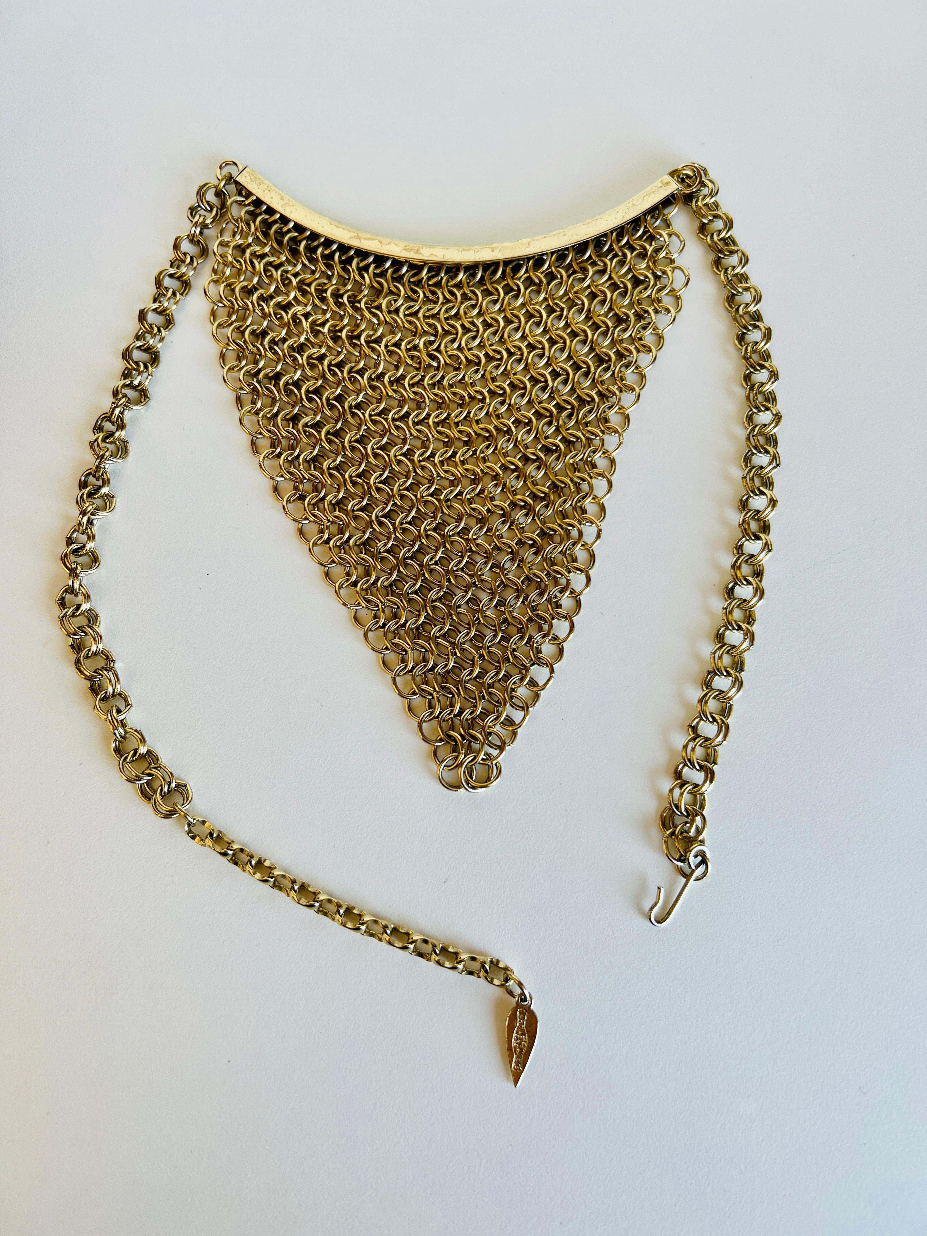 Signed Whiting & Davis 1970s Retro Gold Mesh Bib Adjustable Choker Necklace In Good Condition In Sausalito, CA