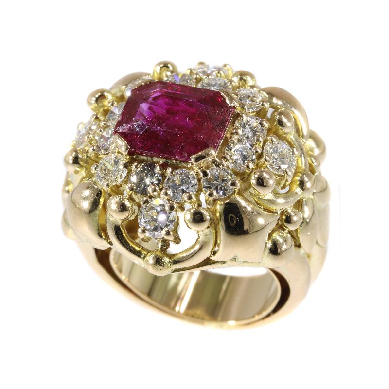 Signed Wolfers 6 Carat Untreated Ruby and Diamond Cocktail Ring, 1950s In Excellent Condition In Antwerp, BE