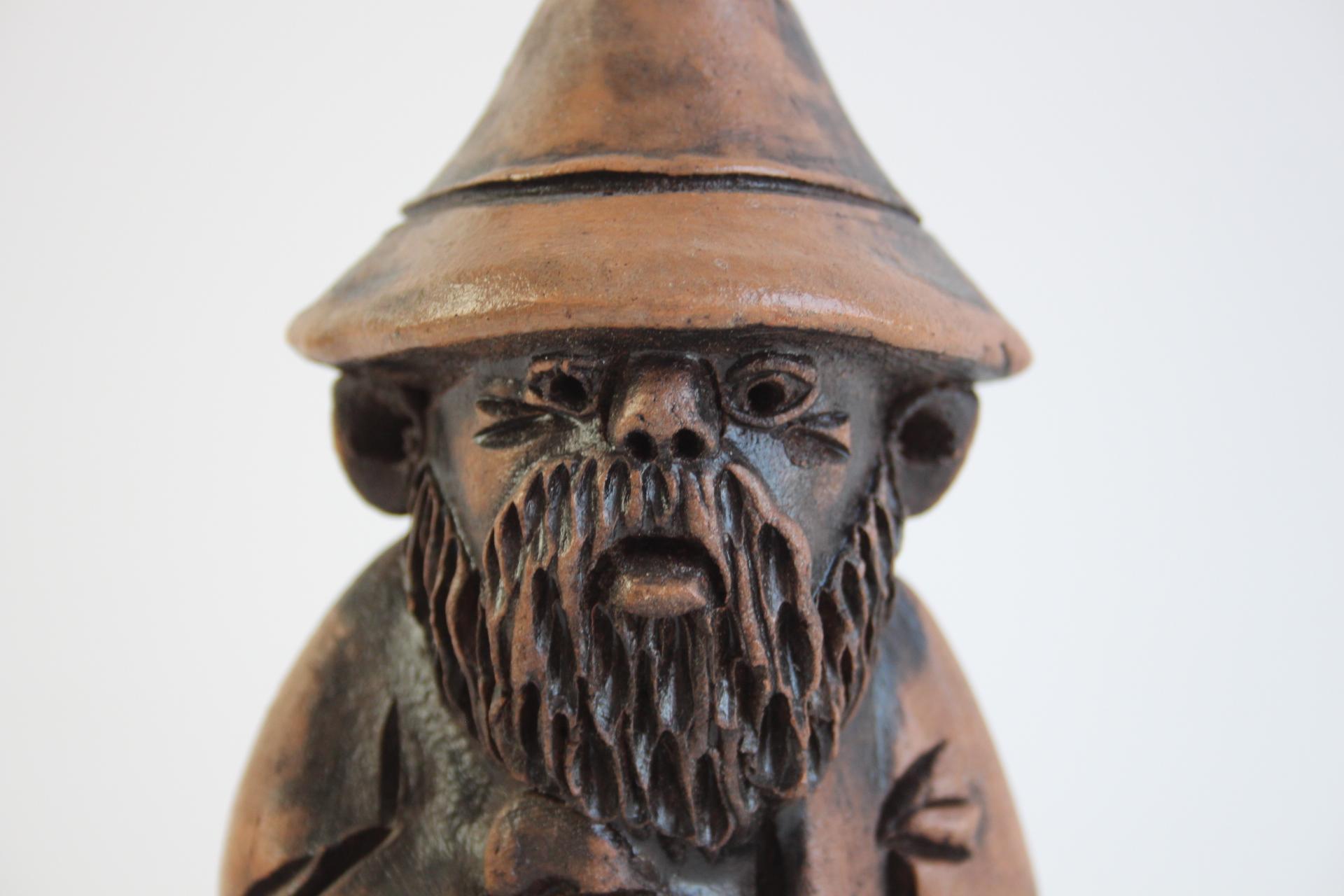 Signed Wooden Folk Art Figurine by S. Wodynski, Central Europe, ca. 1970s In Good Condition For Sale In Praha, CZ