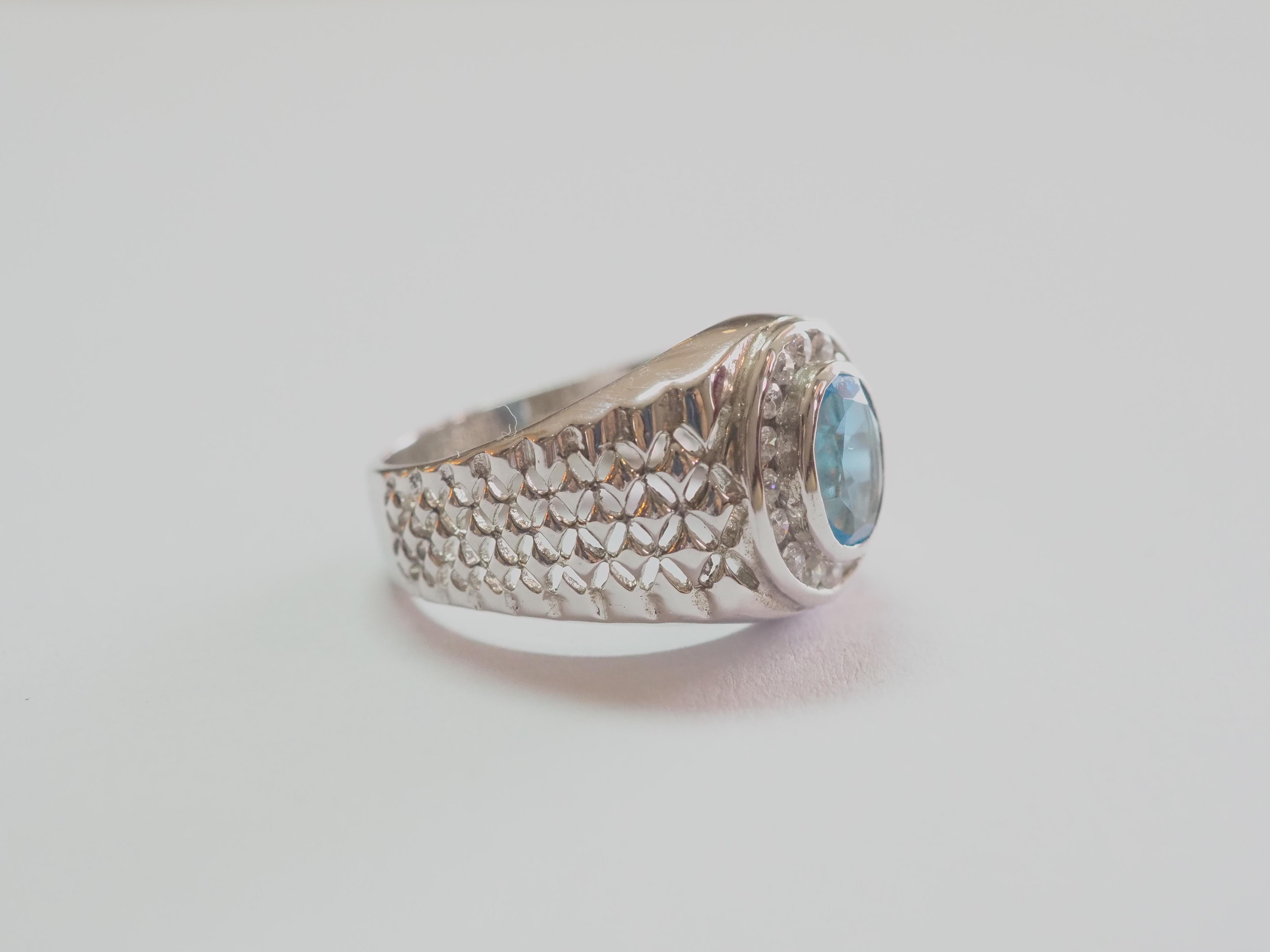 No Reserve- Signet 1.50ct Oval Blue Topaz & CZ Sterling Silver Men's Ring In Excellent Condition For Sale In เกาะสมุย, TH