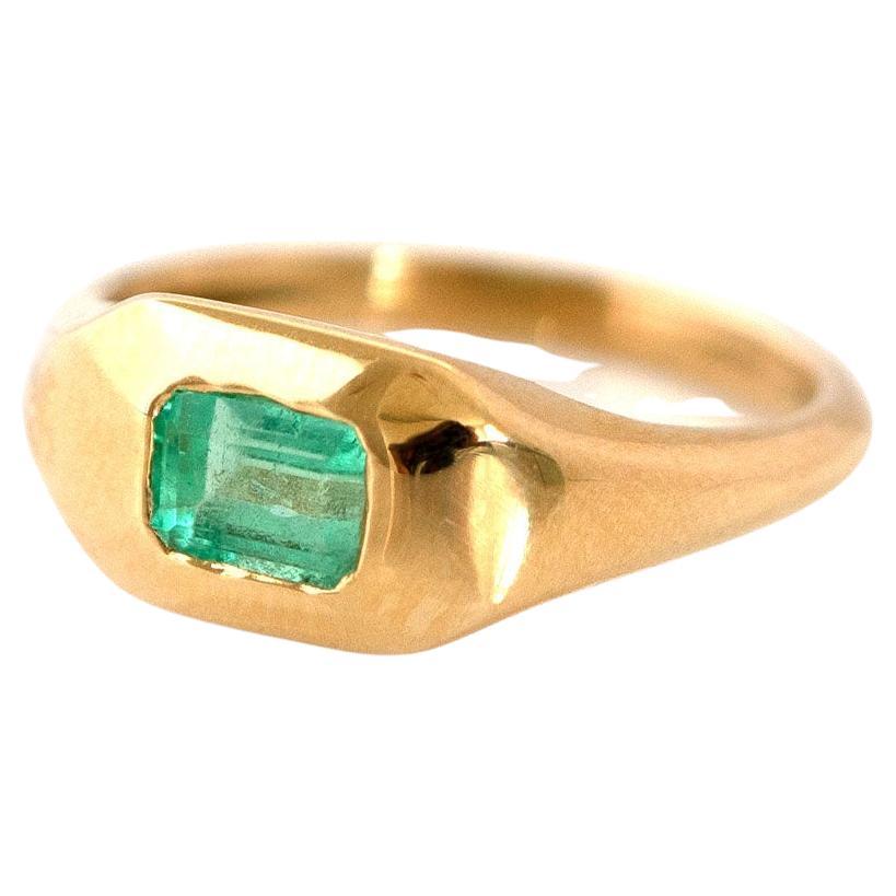 Introducing our Signet 18ct Emerald Pinky Ring, expertly crafted by Master Goldsmiths in London. This exquisite ring features a vibrant 0.4ct emerald set in a rich 18ct gold band, offering a perfect blend of classic elegance and modern