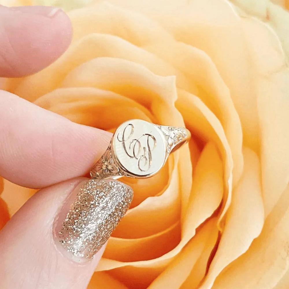 For Sale:  Personalized Signet 18ct Gold Renewal Ring 3