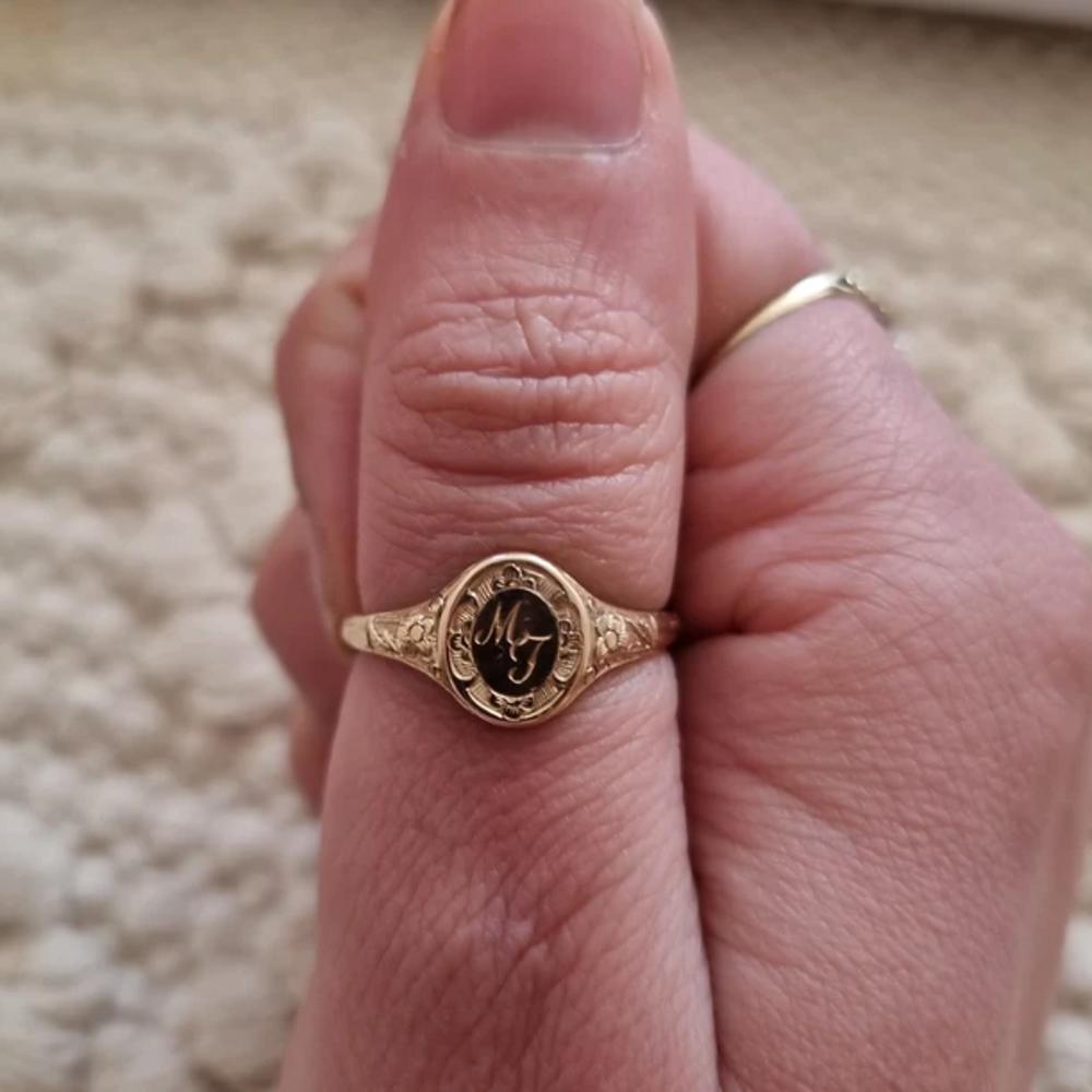 For Sale:  Personalized Signet 18ct Gold Renewal Ring 4