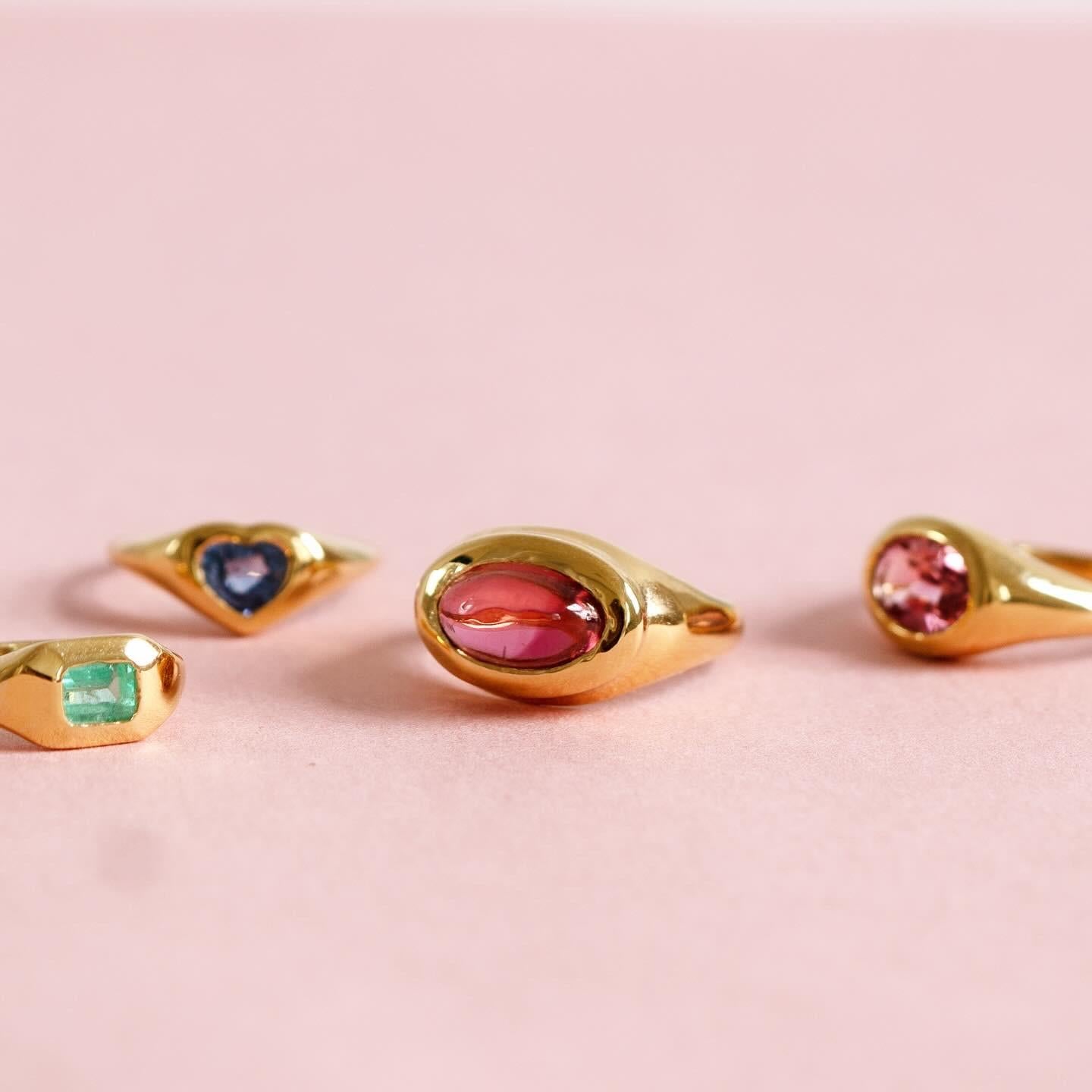 Signet 18ct Gold Tourmaline Ring In New Condition For Sale In London, GB