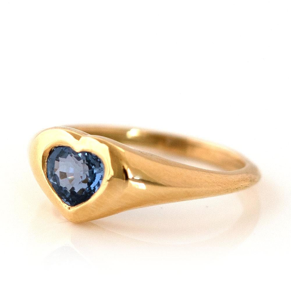 Signet 18ct Sapphire Heart Pink Ring For Sale 1