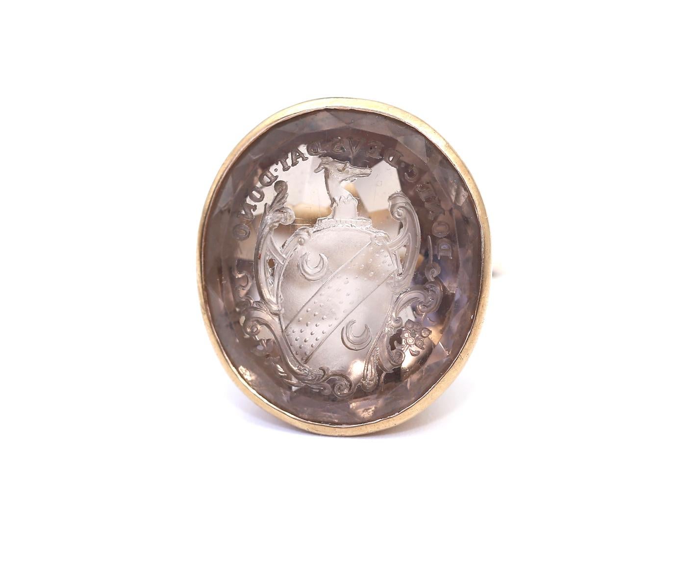 Taglio ovale Anello Signet Donec Devs Dat Dono Topaz Britannico in oro 9 ct, 1890 in vendita