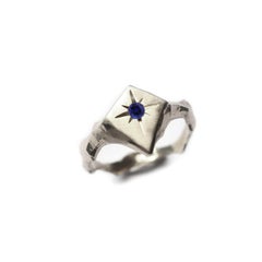 Signet Kite Shaped Star Engraved 14 Karat White Gold Blue Sapphire Ring
