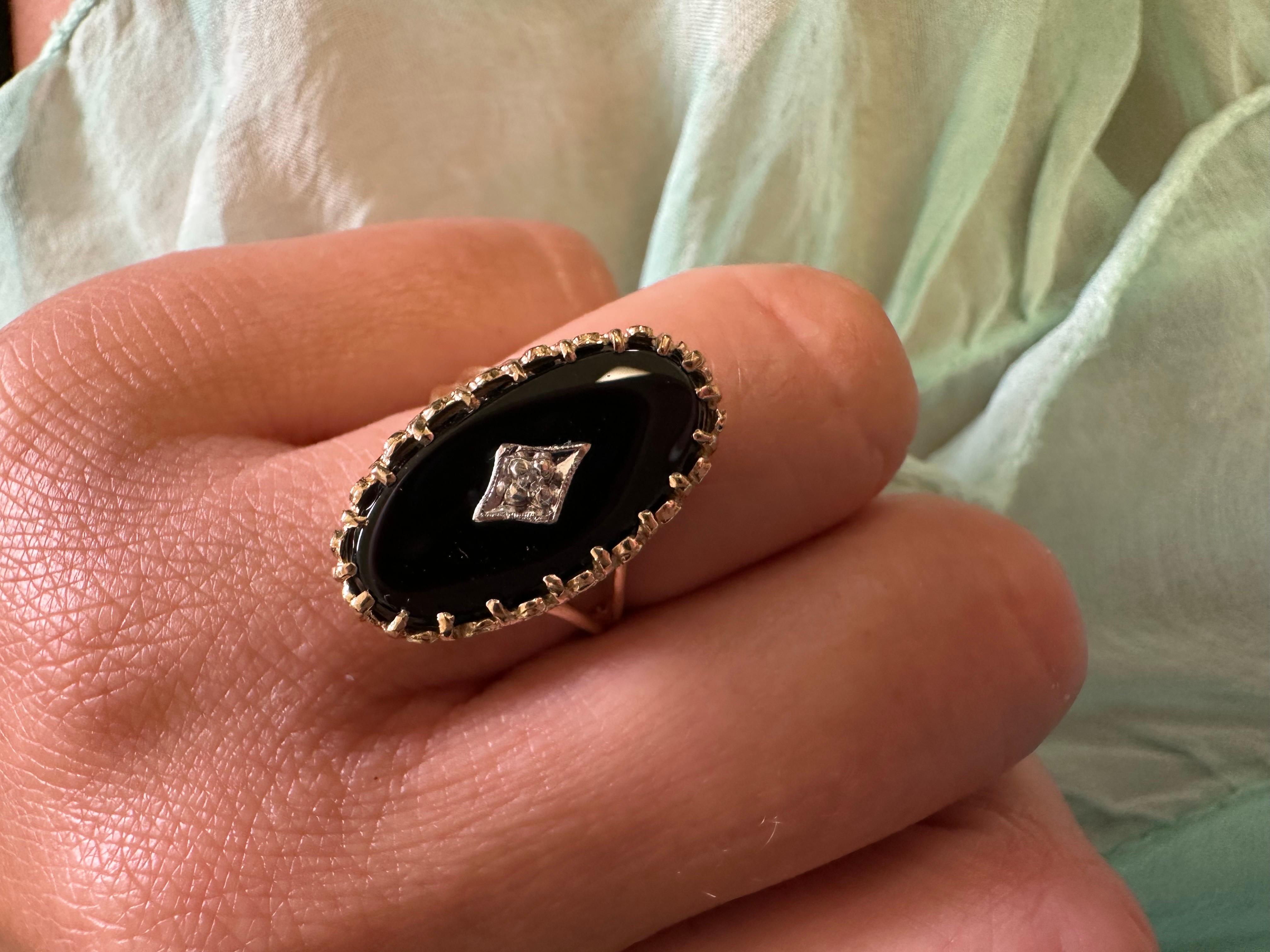 Signet Onyx Diamond ring 10KT gold In Excellent Condition For Sale In Boca Raton, FL