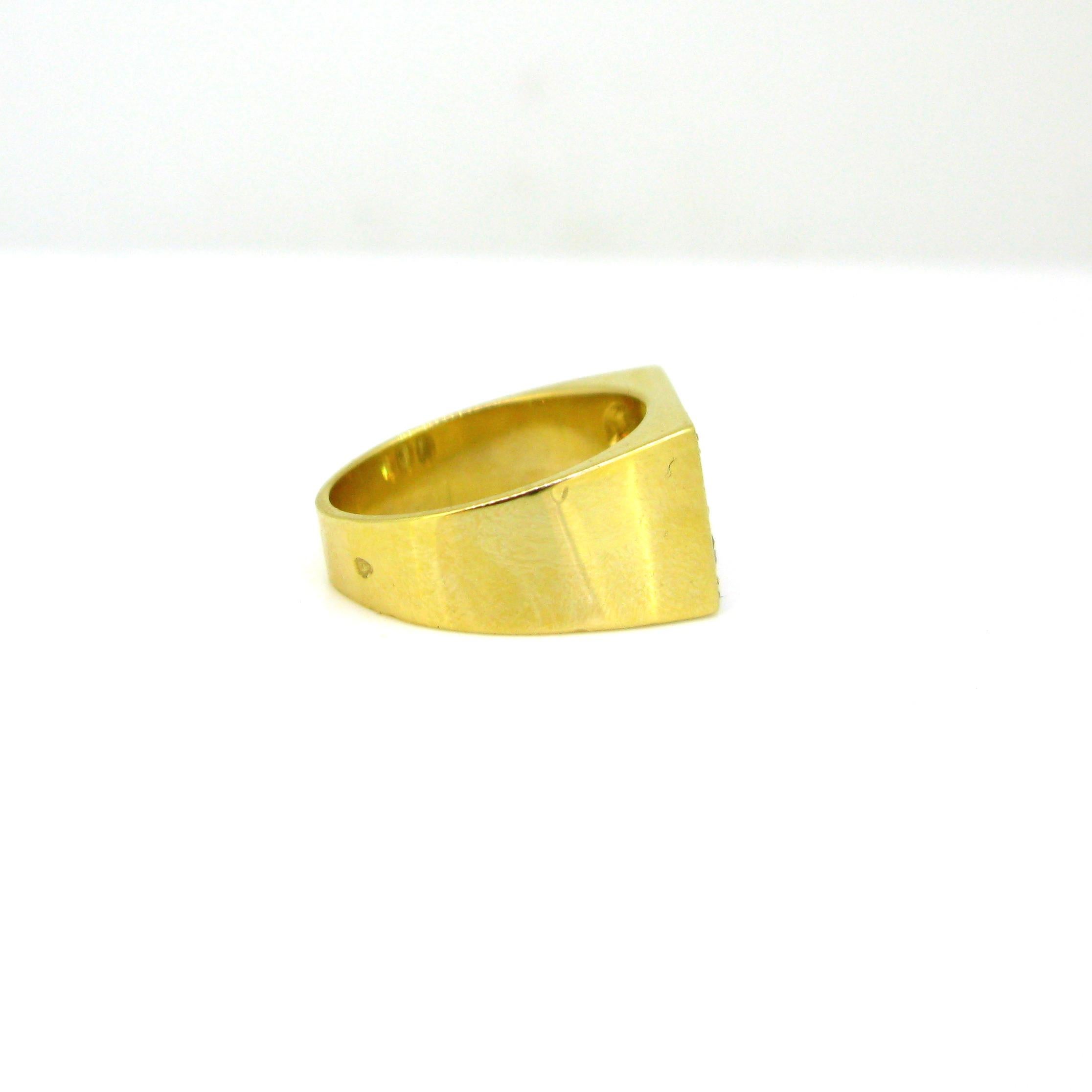 Signet Pave Diamonds Ring, 18kt Yellow Gold, France, circa 1970 In Good Condition In London, GB