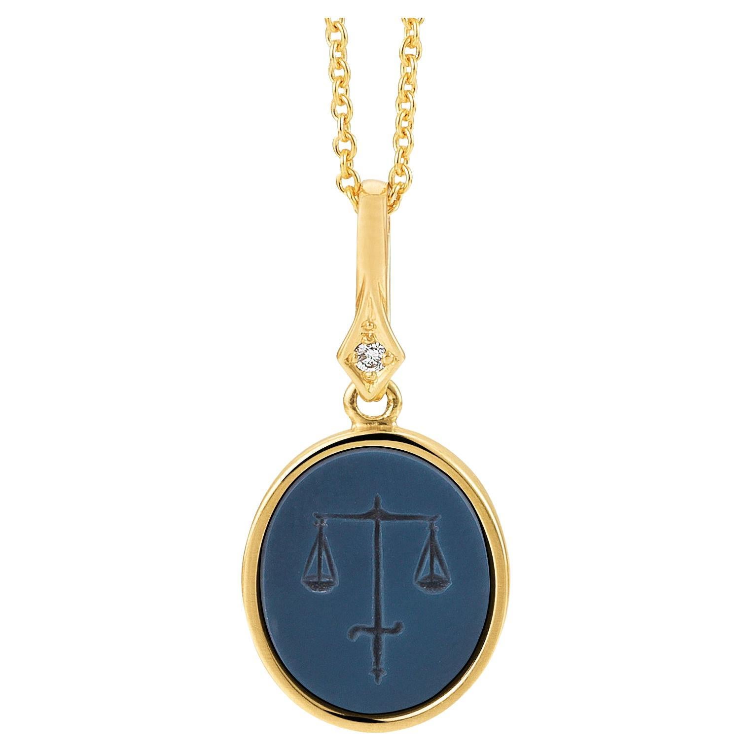 Oval Pendant 18k yellow gold Diamond 0.02 ct Blue Layered Onyx Hand Engraved