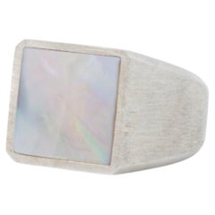 Signet Perlmutt Ring in Silver 925 & Mother of Pearl by Alejandra Campos Taylor