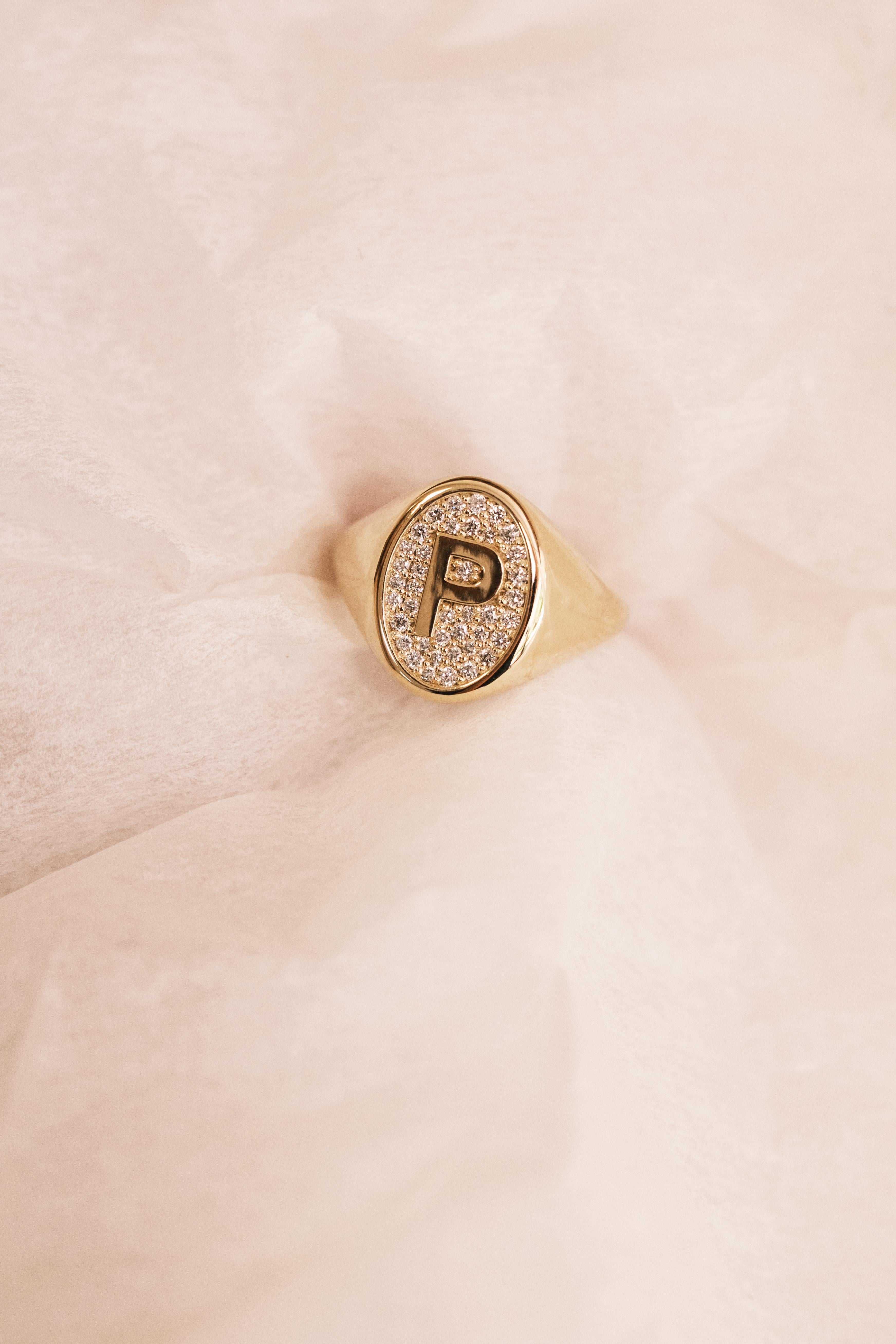 Siegelring 18K Gold Diamant , Buchstabe P, 0,19cts Diamanten (Zeitgenössisch) im Angebot