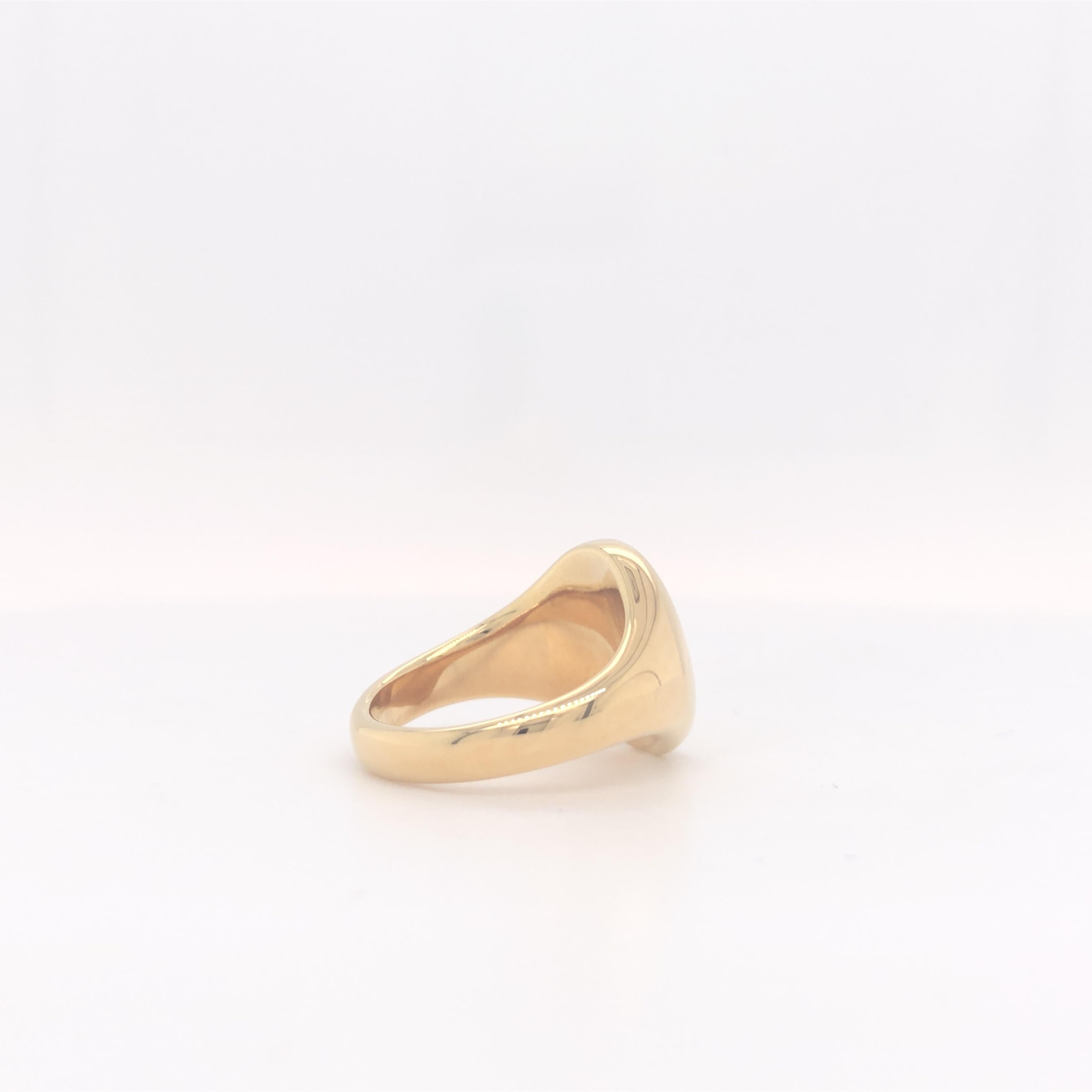Victor Mayer Oval Signet Ring, 11.0 x 9.0 mm, 18k Yellow, with heraldic Engraving

About the creator Victor Mayer
Victor Mayer is internationally renowned for elegant timeless designs and unrivalled expertise in historic craftsmanship. Lovers of the