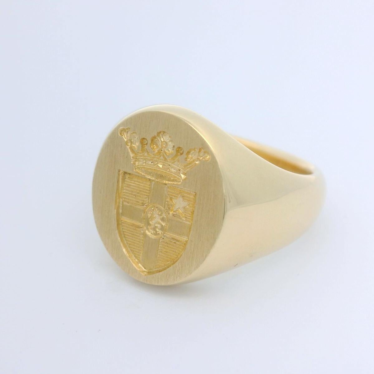 Women's or Men's Signet Ring, 18K Yellow Gold , Oval, 13.5 x 11.0 mm with Heraldic Engraving For Sale