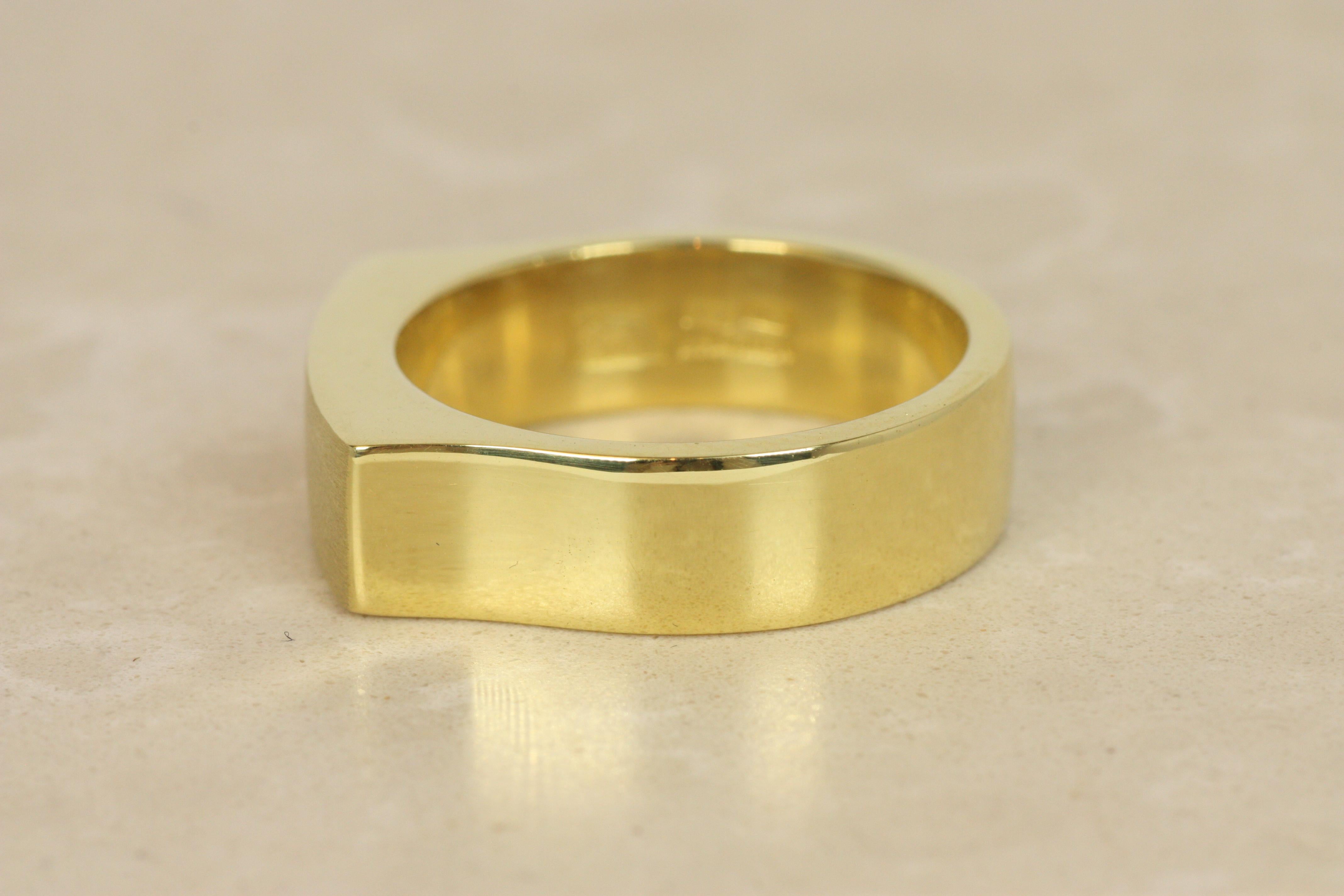 Signet Ring – 20K California Gold, Yellow Gold, Curved Sides, Bracken Jewelers In New Condition For Sale In Santa Monica, CA