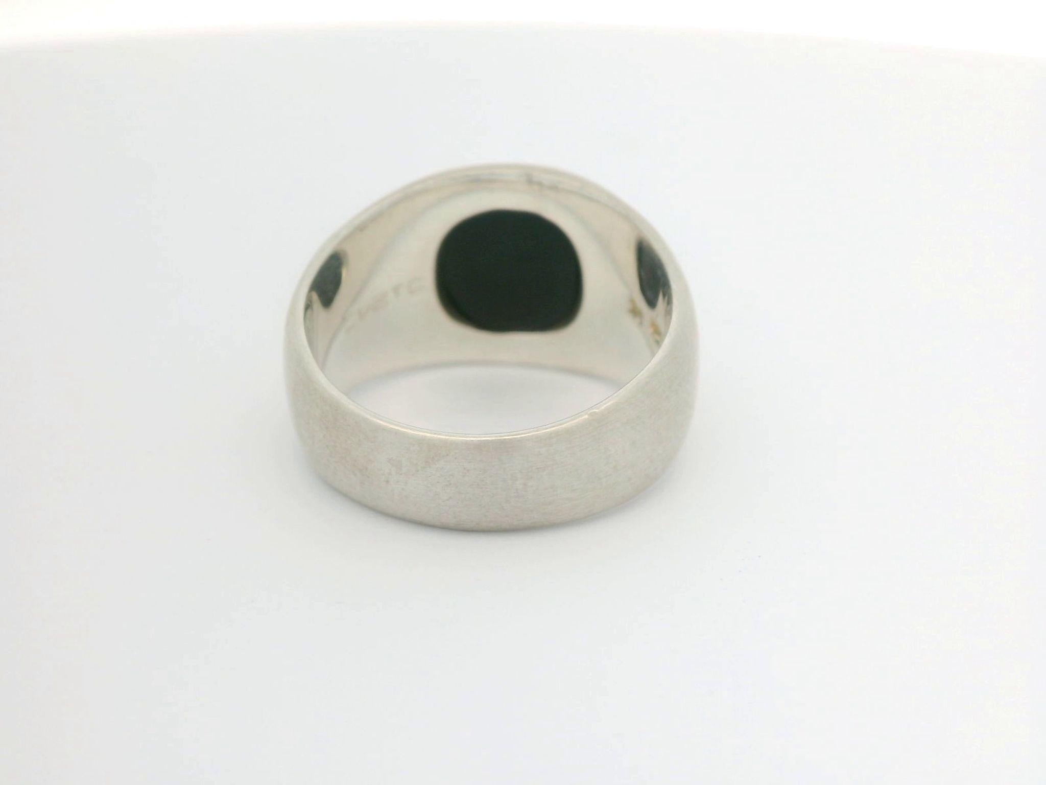 Contemporary Signet Ring,  925/- Silver, Niccolo Onyx 10.5 x 9.5 mm, with Heraldic Engraving For Sale