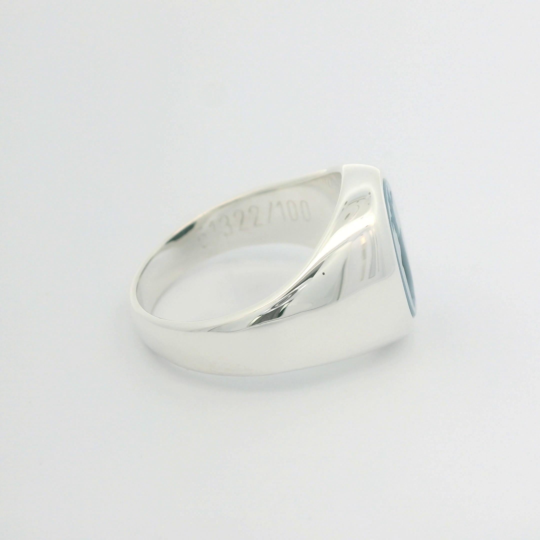 Contemporary Signet Ring,  925/- Silver, Niccolo Onyx 12.0 x 9.5 mm, with Heraldic Engraving For Sale