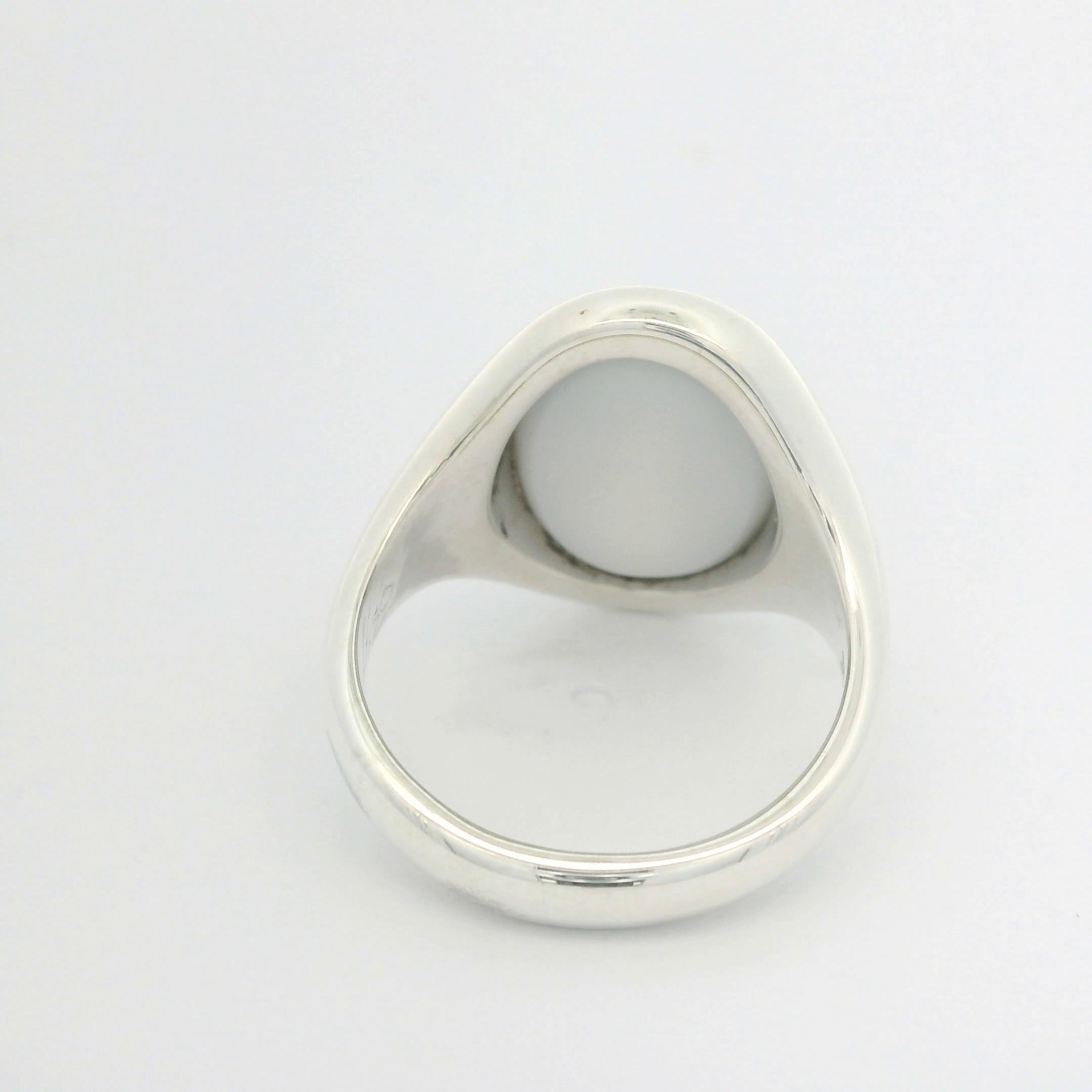 Victor Mayer Hallmark Collection Signet Ring, Oval, 925/- Silver, Mesk Onyx with Heraldic Engraving

About the creator Victor Mayer
Victor Mayer is internationally renowned for elegant timeless designs and unrivalled expertise in historic