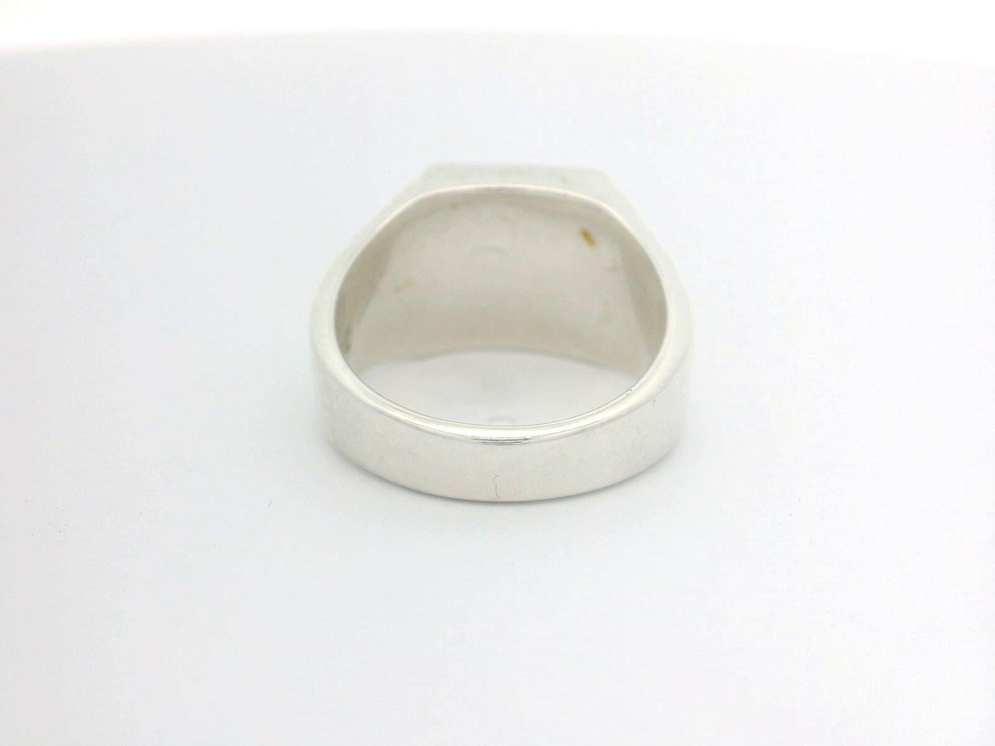 Signet Ring, 925/- Silver, Rectangular 10.5 x 9.5 mm with Heraldic Engraving In New Condition For Sale In Pforzheim, DE