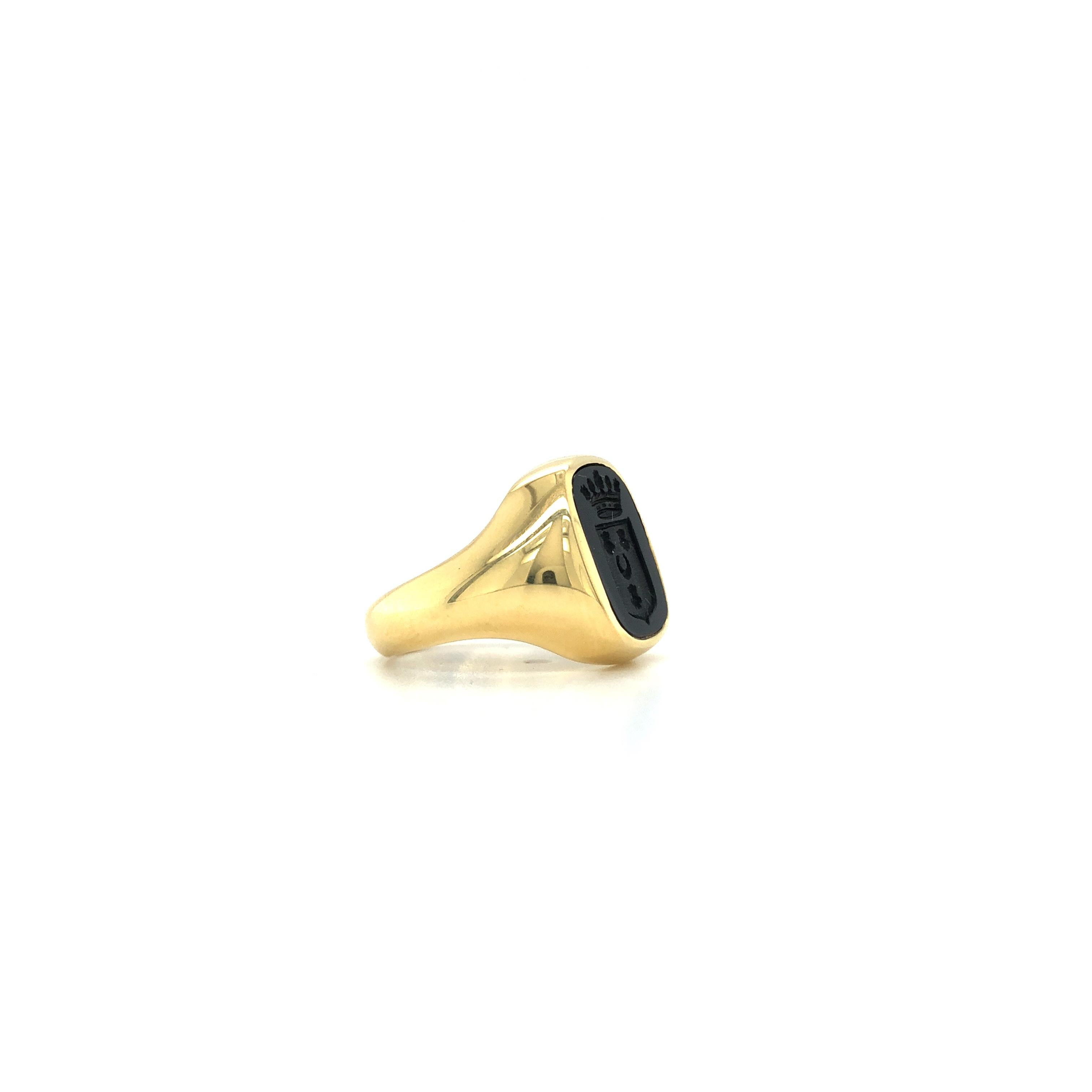 Contemporary Signet Ring, Cushion Shape, 18k Yellow Gold, Onyx with Engraving, 11.9*10.3 mm For Sale