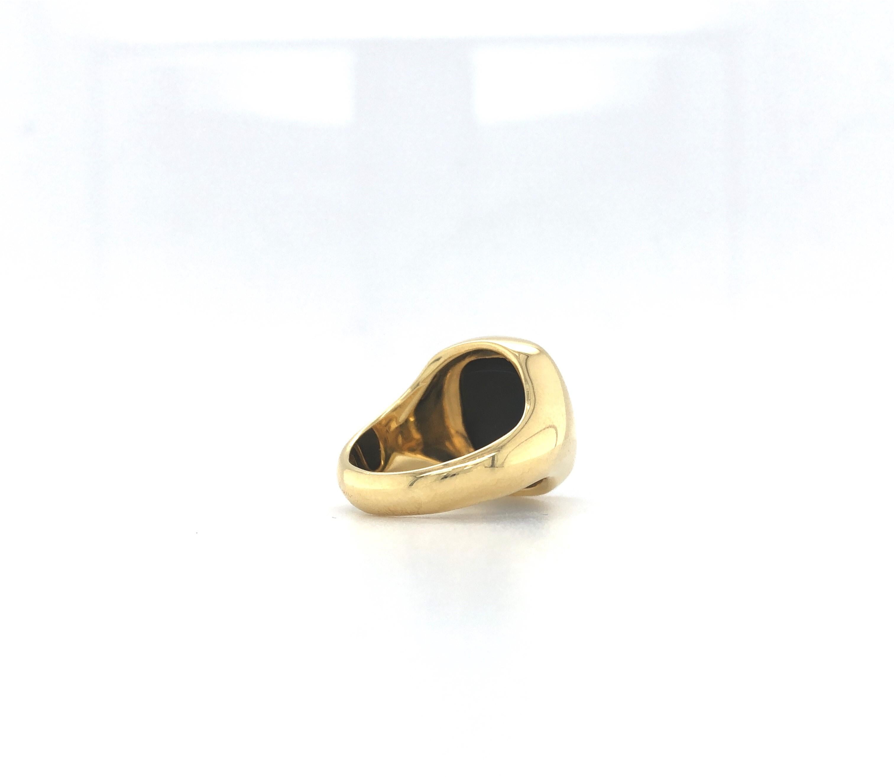 Cushion Cut Signet Ring, Cushion Shape, 18k Yellow Gold, Onyx with Engraving, 11.9*10.3 mm For Sale
