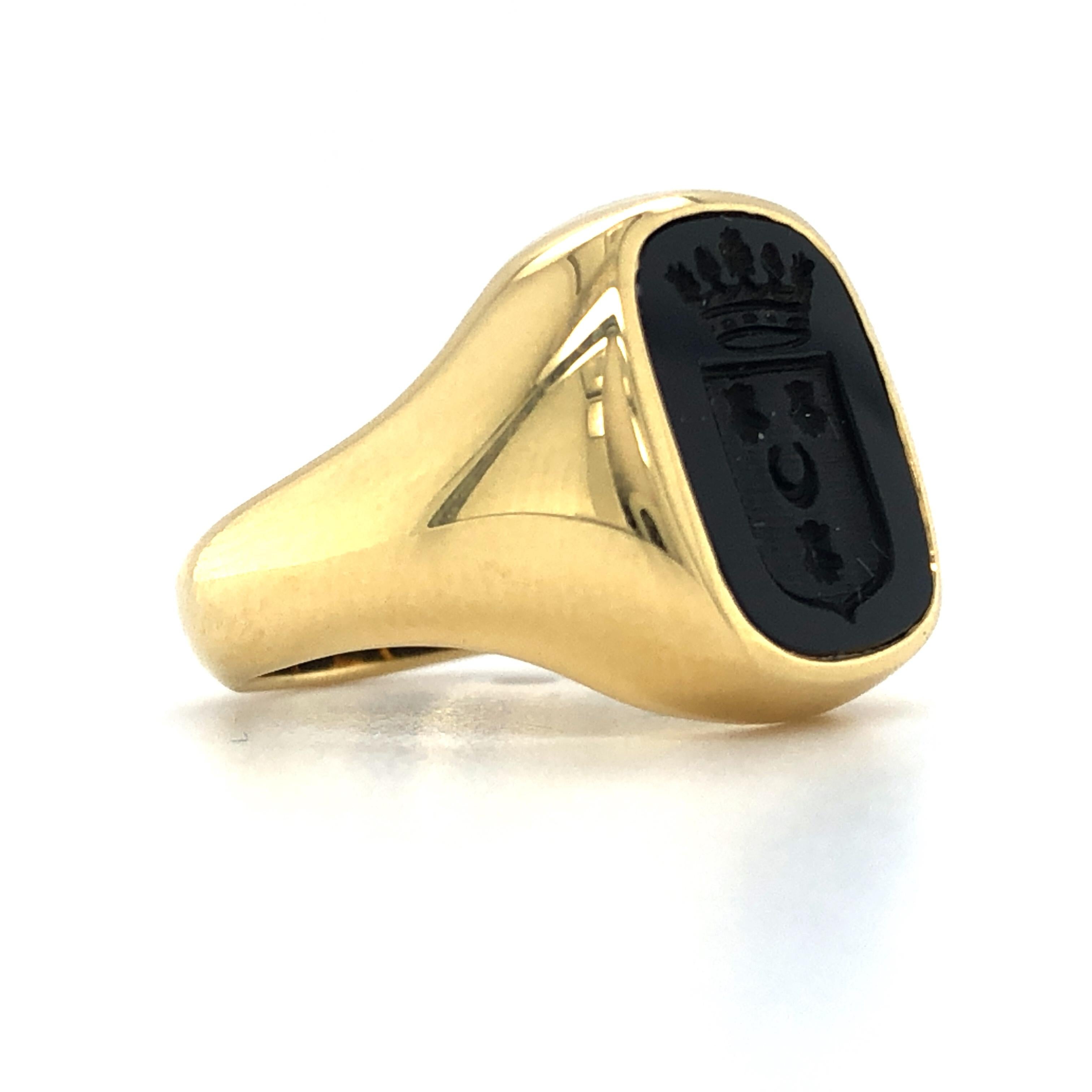 Signet Ring, Cushion Shape, 18k Yellow Gold, Onyx with Engraving, 11.9*10.3 mm For Sale 1
