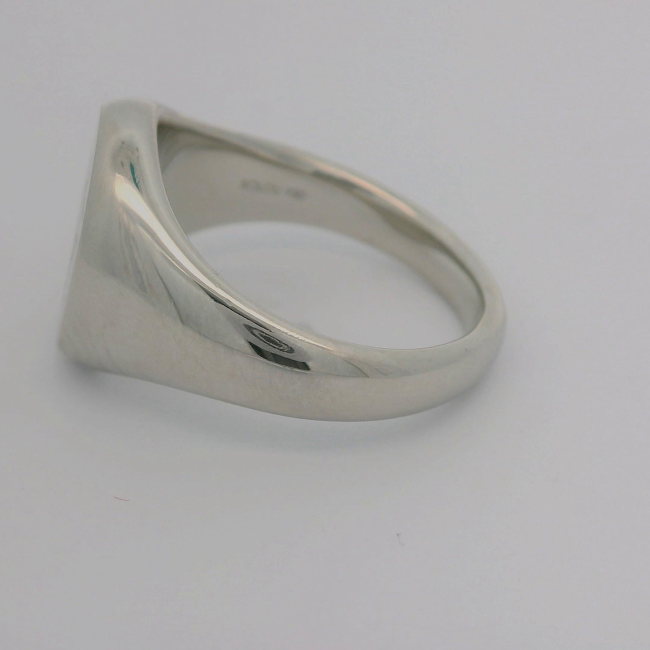 Victor Mayer Signet Ring, PT950 Platinum, oval,  approx. 14.0 * 11.0 mm with Monogram-Engraving

About the creator Victor Mayer
Victor Mayer is internationally renowned for elegant timeless designs and unrivalled expertise in historic craftsmanship.