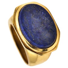 Signet-Ring Revival-Intaglio aus massivem 18 Karat Gelbgold mit geschnitztem Lapislazuli