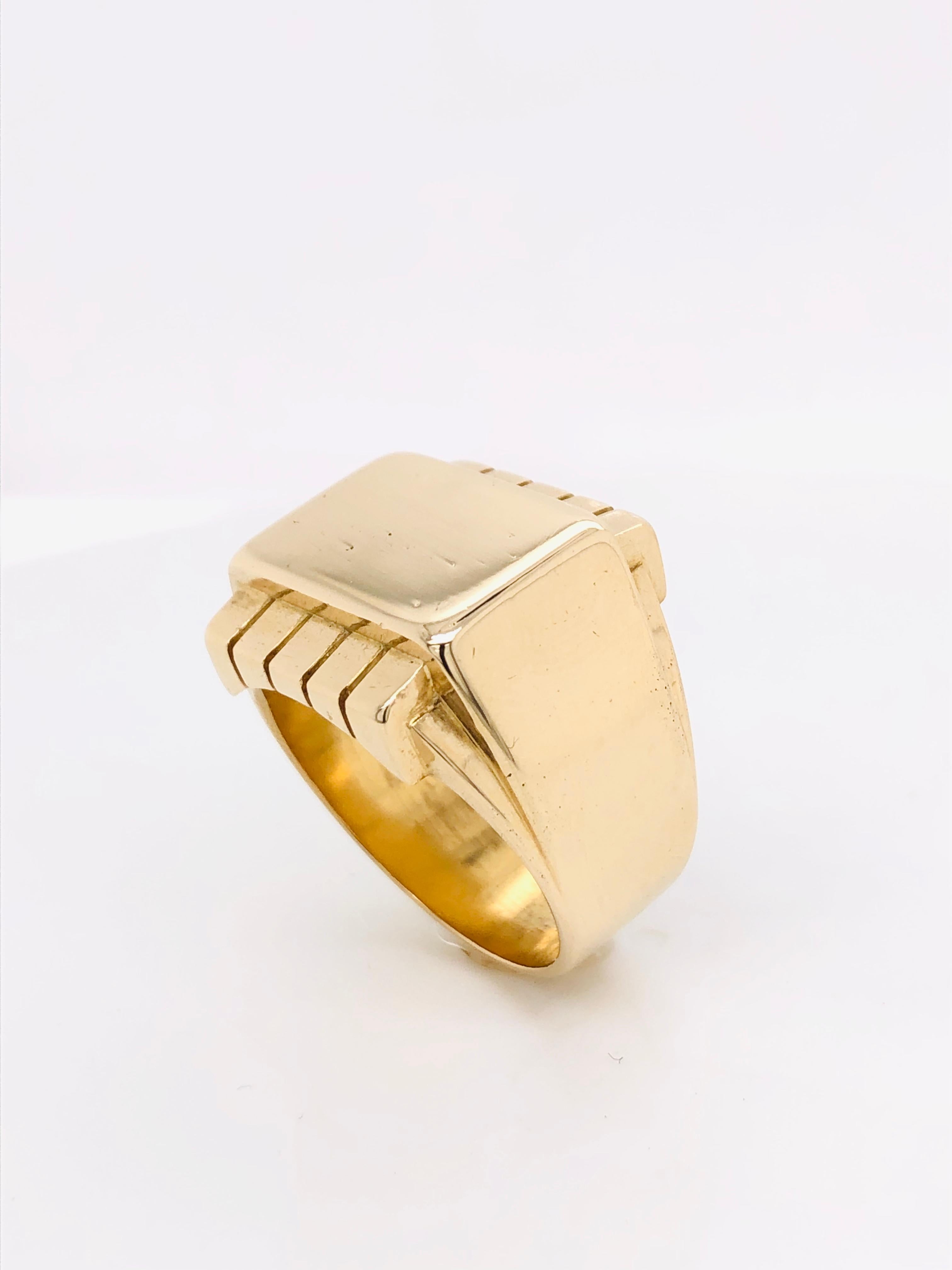 Signet Ring Yellow Gold 18 Karat  In New Condition In Vannes, FR