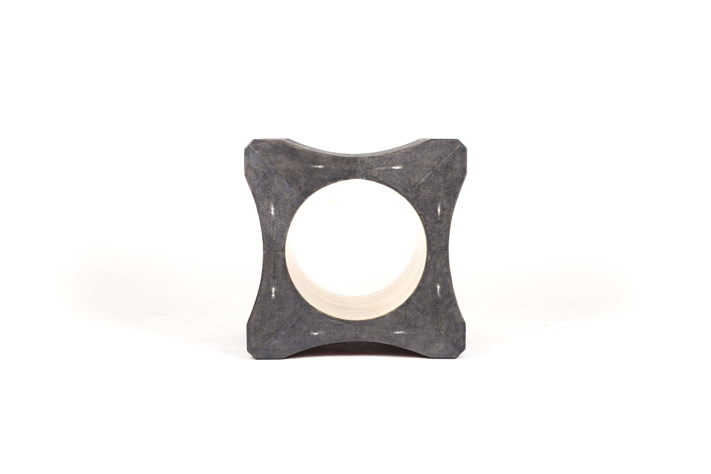 Signet Stool in Black Pen Shell and Bronze-Patina Brass by Kifu Paris For Sale 2