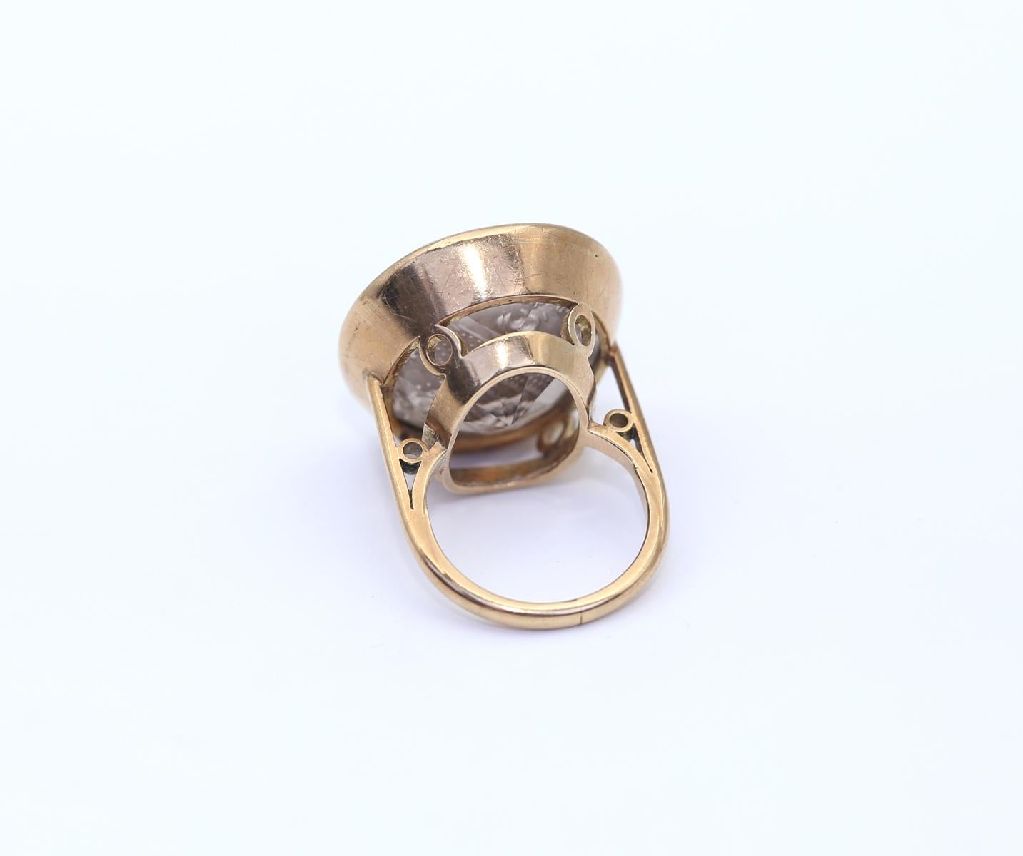 Signet Topaz British Ring 9Ct Gold, 1890 In Fair Condition For Sale In Herzelia, Tel Aviv