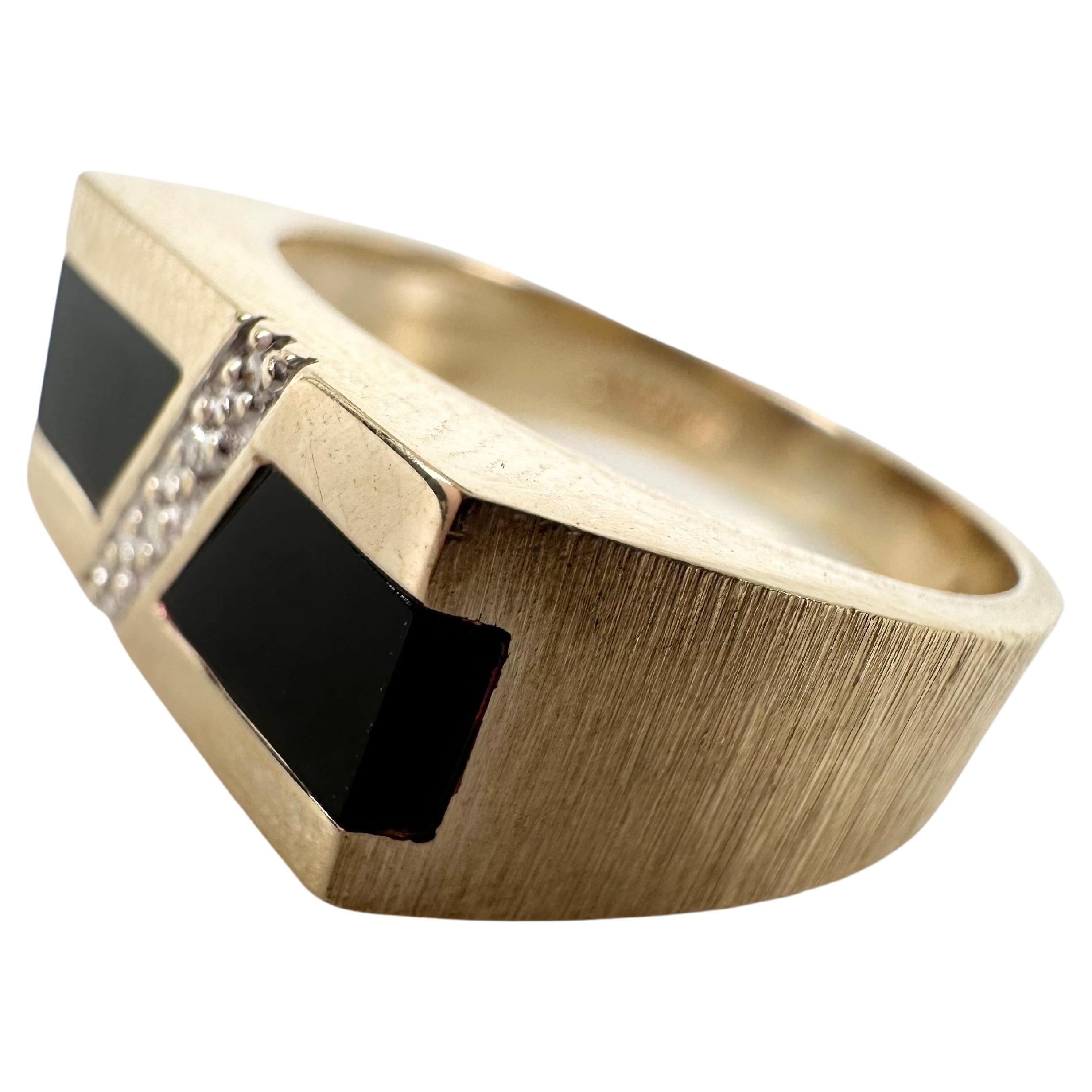 Bague signet unisexe en onyx et diamants, en or jaune 10 carats en vente