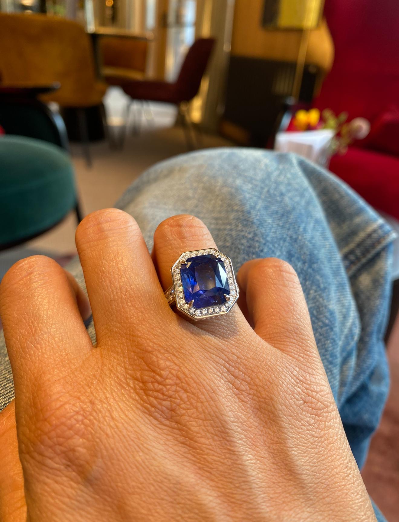 Bague importante de 11,42 ct de saphir de Ceylan certifié et diamant taille brillant Unisexe en vente