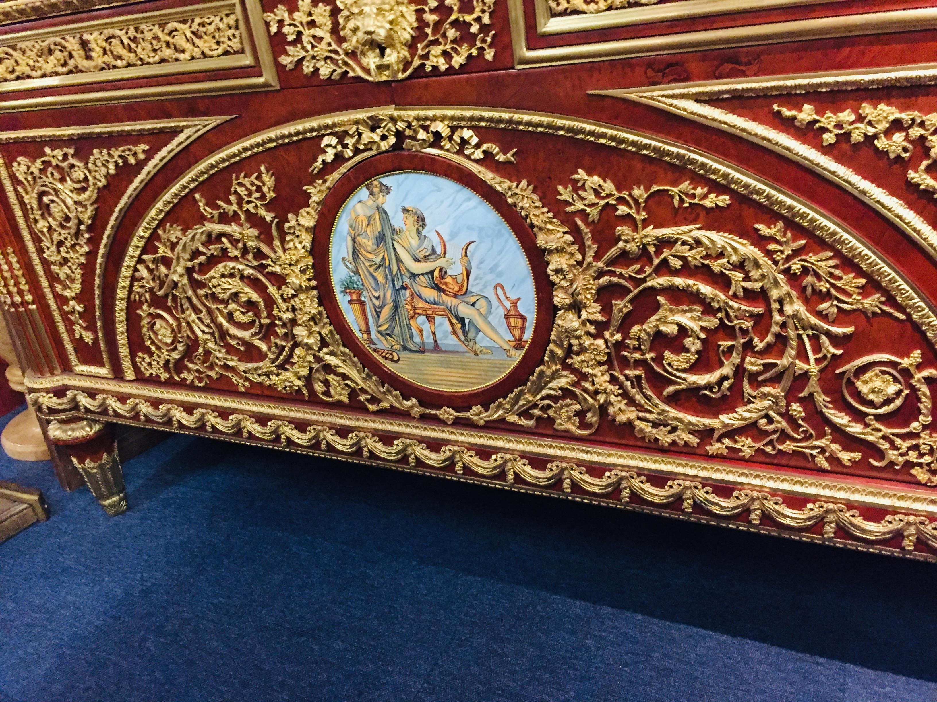 20th Century Significant Commode in the Style of Louis XV  and Marie Antoinette