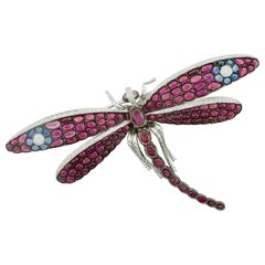Broche libellule remarquable en or 18 carats avec rubis, saphirs et diamants